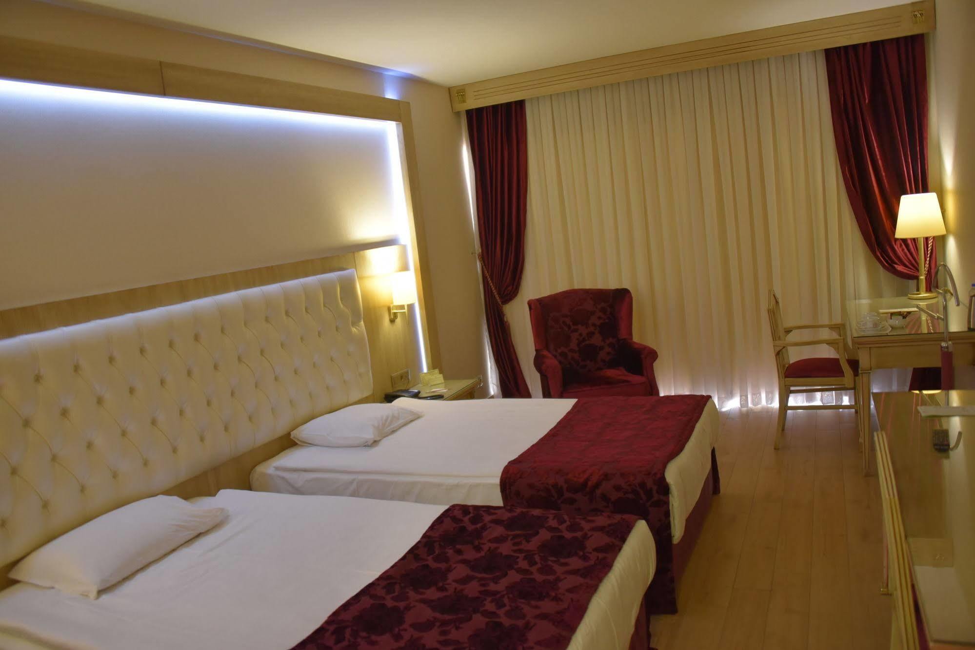 Ege Palas Hotel 4*