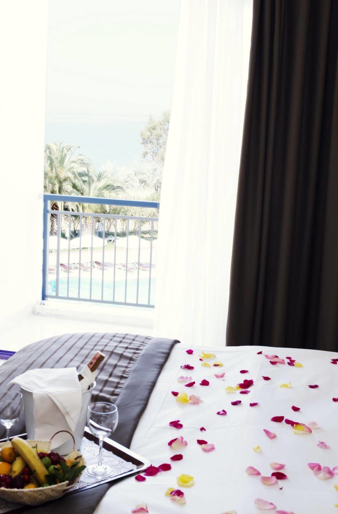 Hotel Le Monde & Dikili