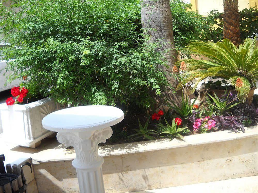 Hotel Triana 3*