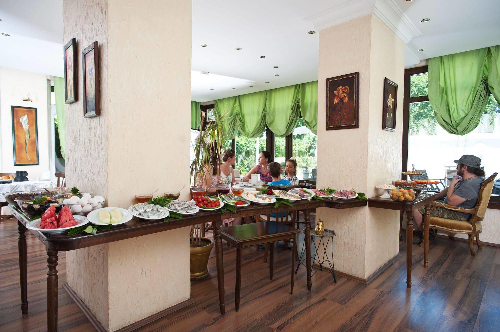 Hotel Triana