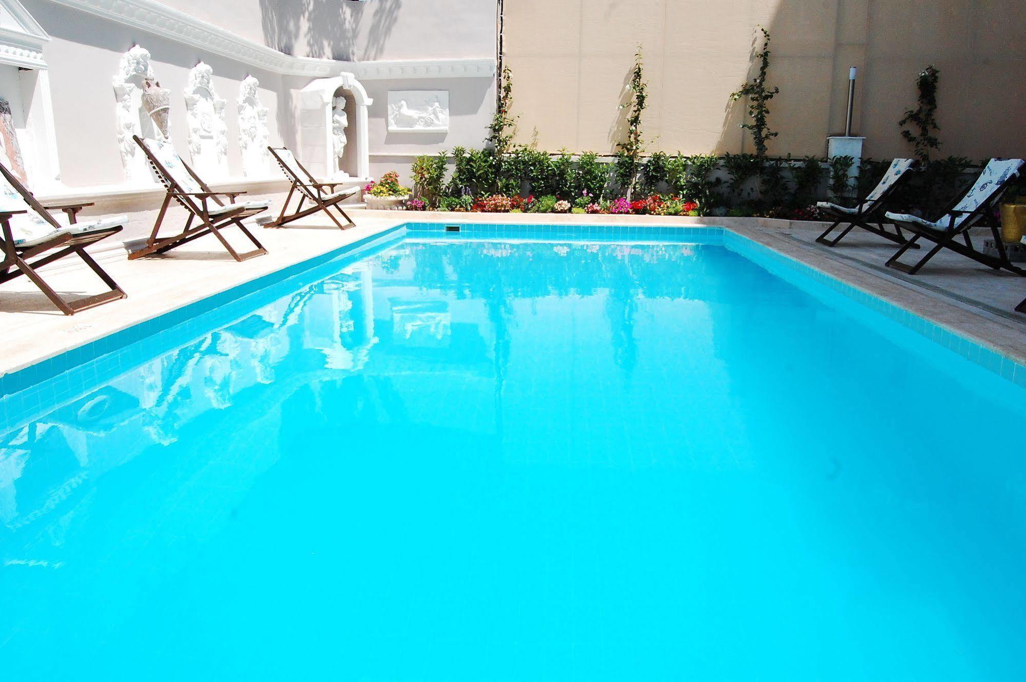 Triana Hotel 3*