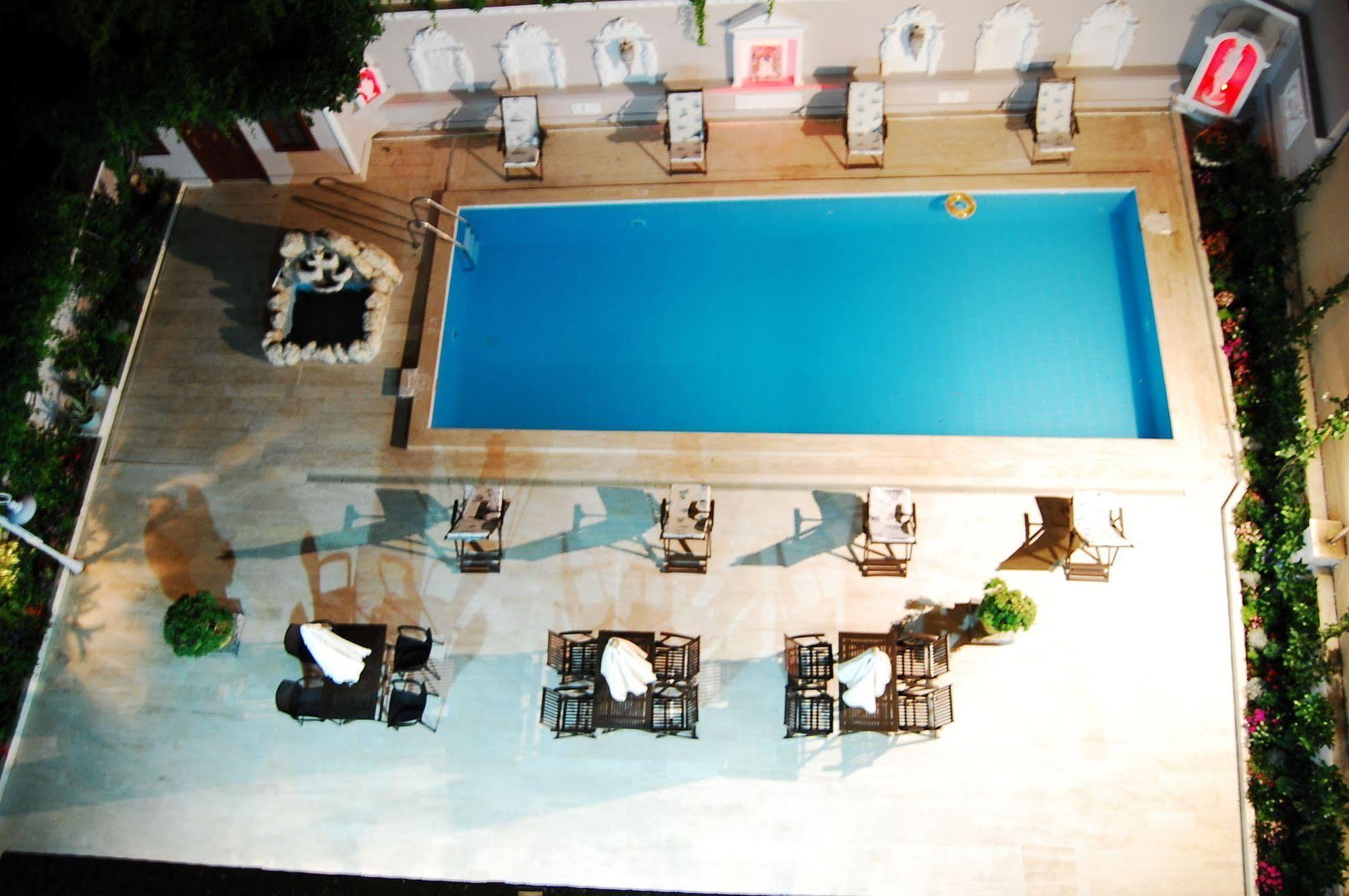 Hotel Triana