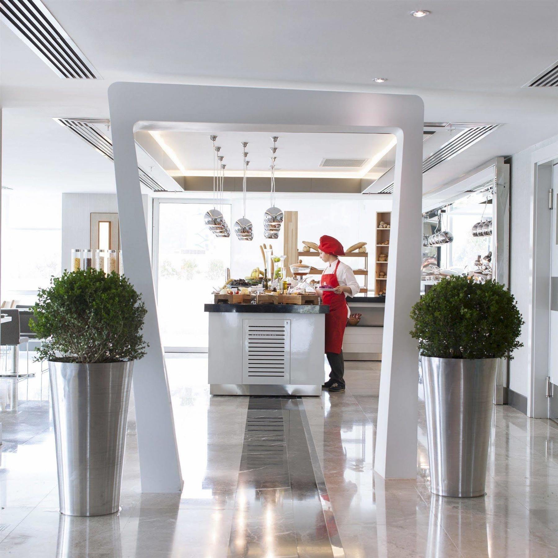 Ramada & By Wyndham Izmir Kemalpasa (Izmir)
