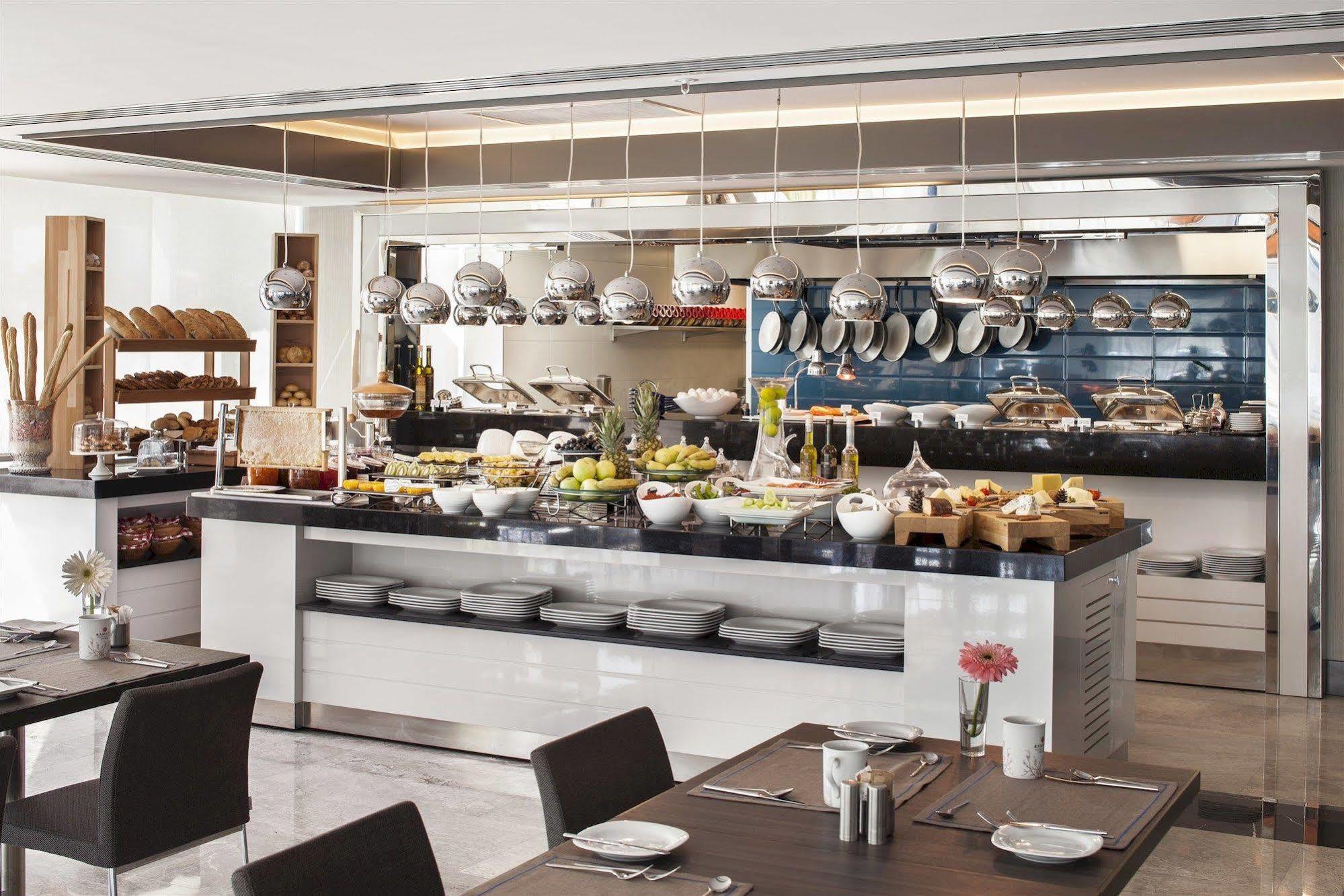 Hotel Ramada & By Wyndham Izmir 4*