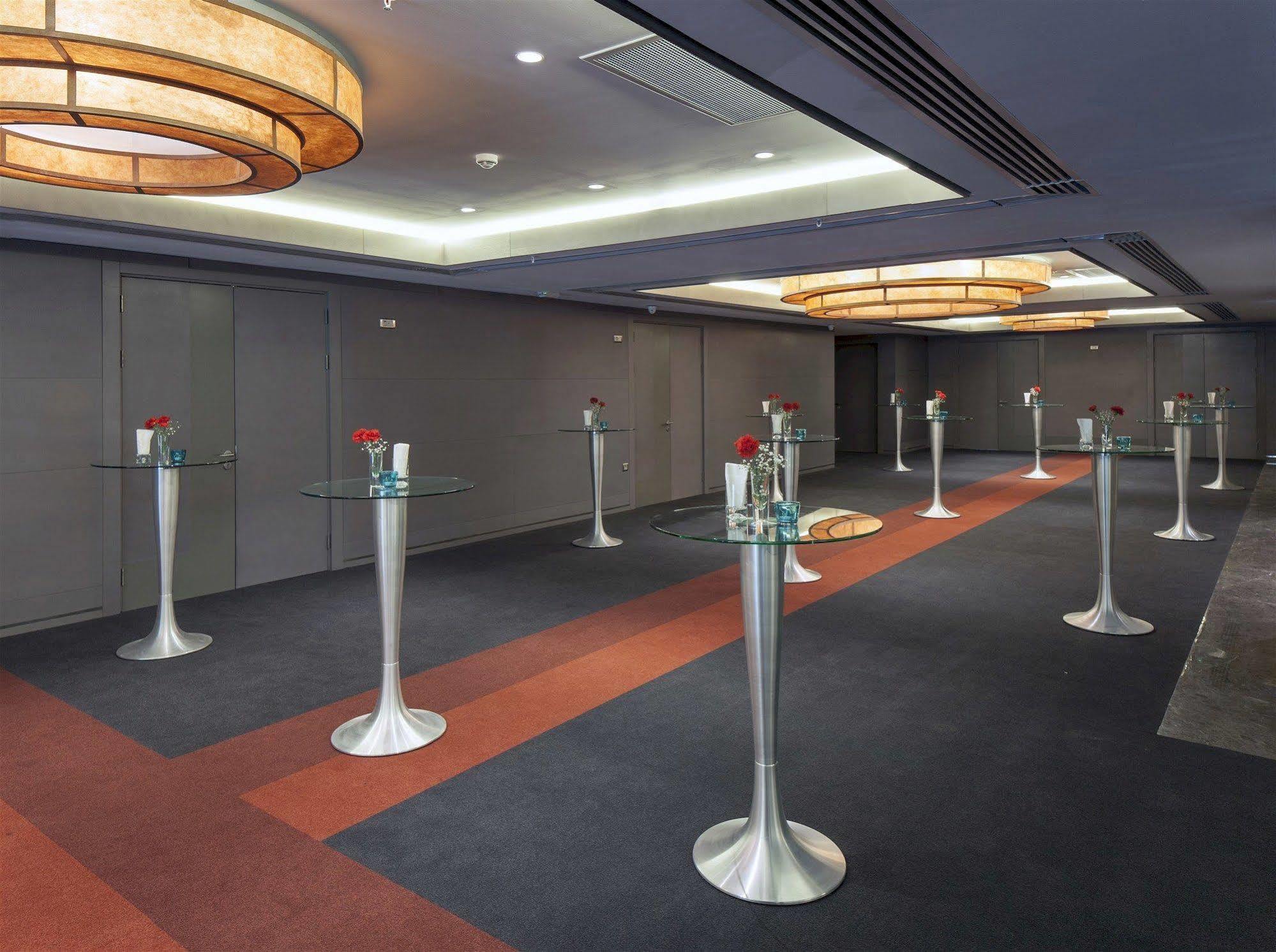 Ramada & By Wyndham Izmir Kemalpasa (Izmir)