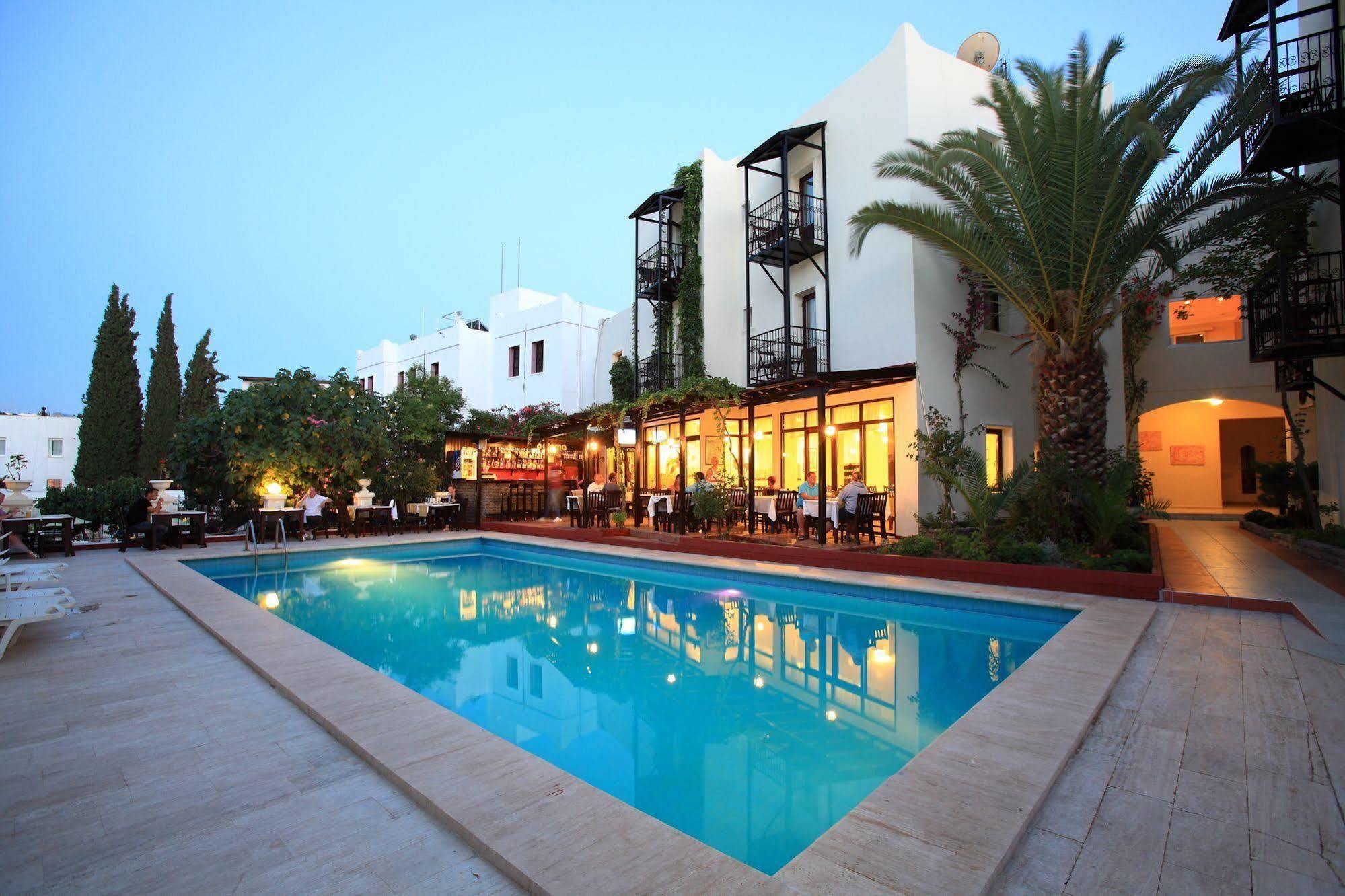 Paloma Hotel 2*