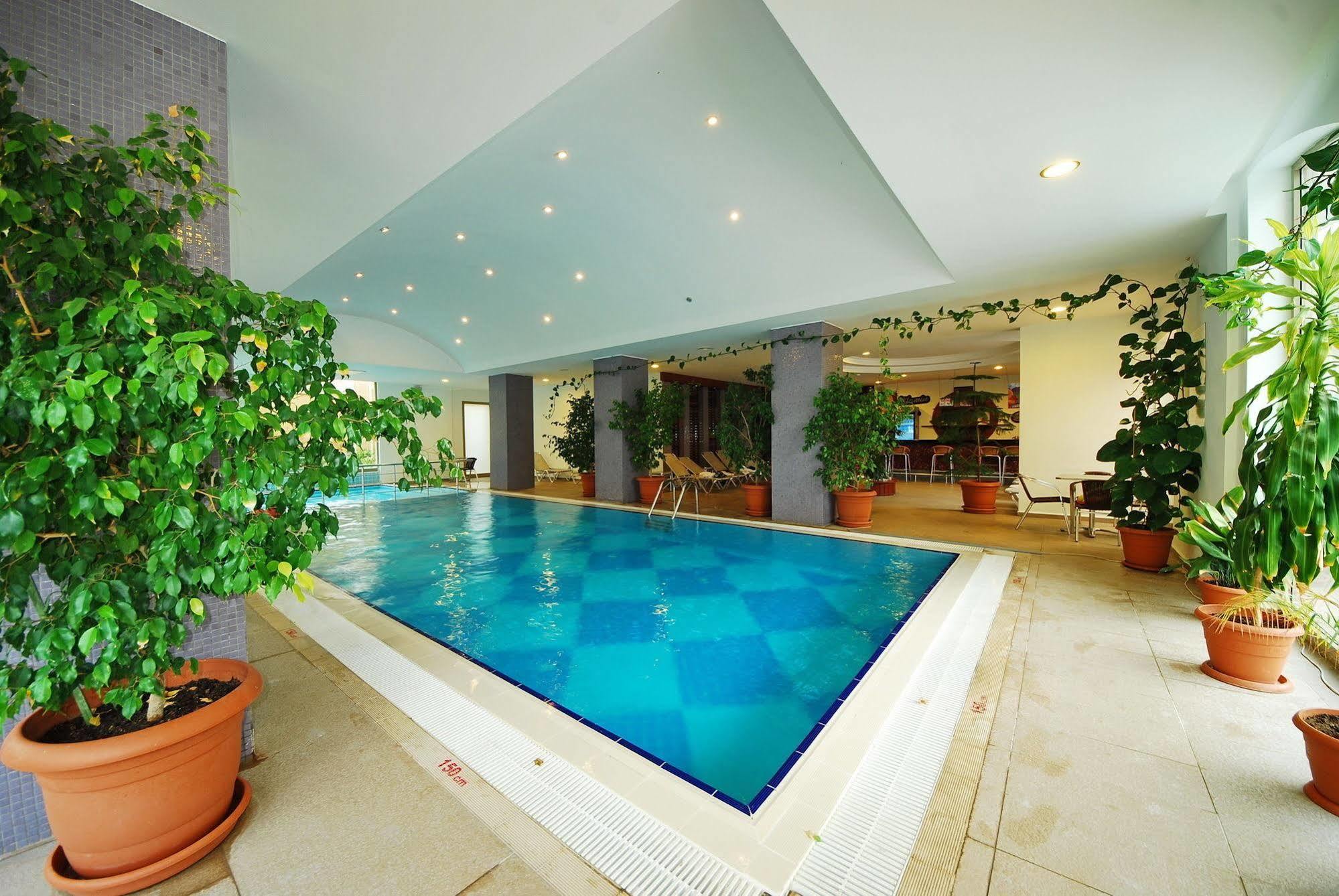 Hotel Grand Pasa 5*