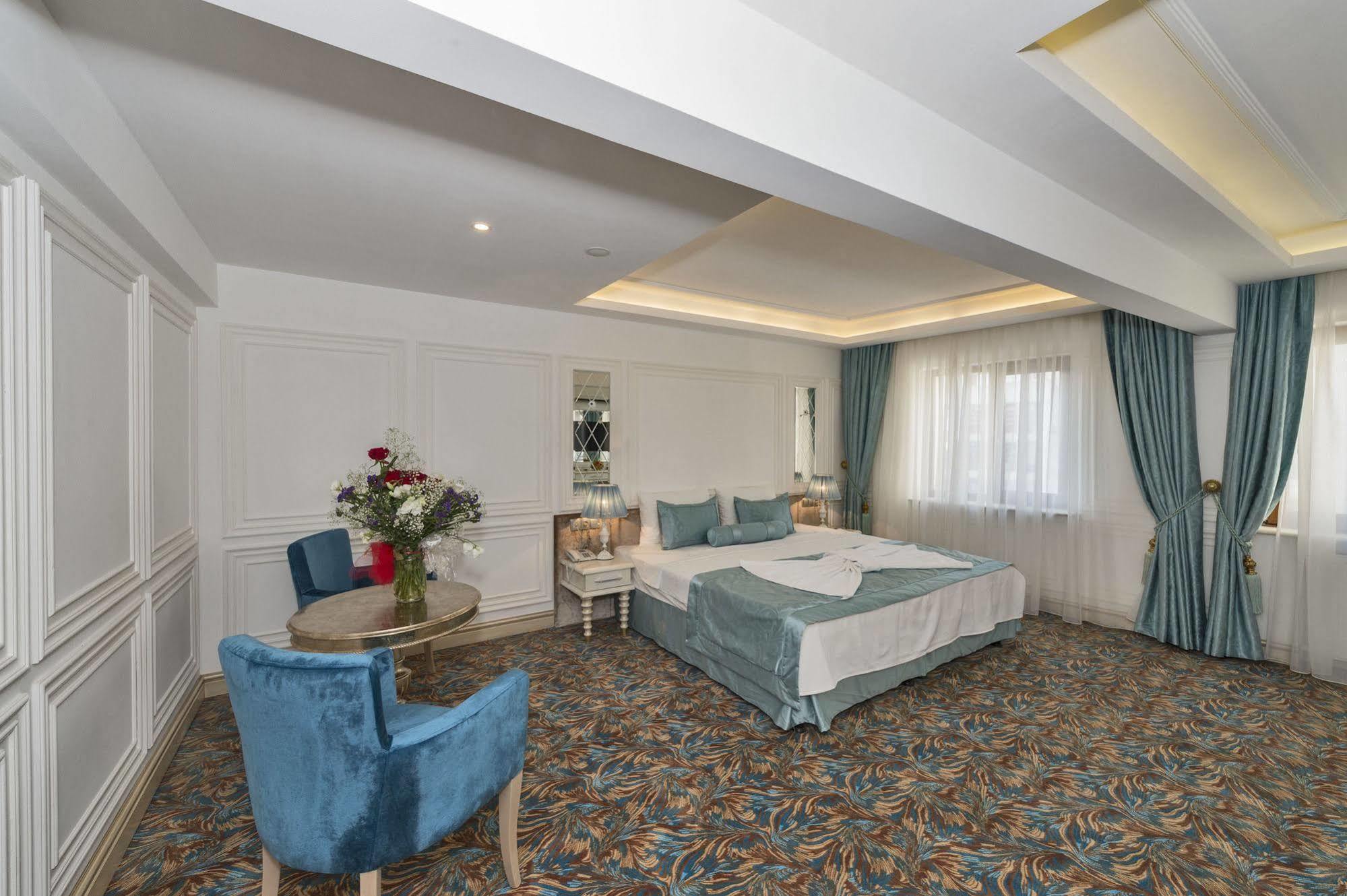 Hotel Escardin 3*