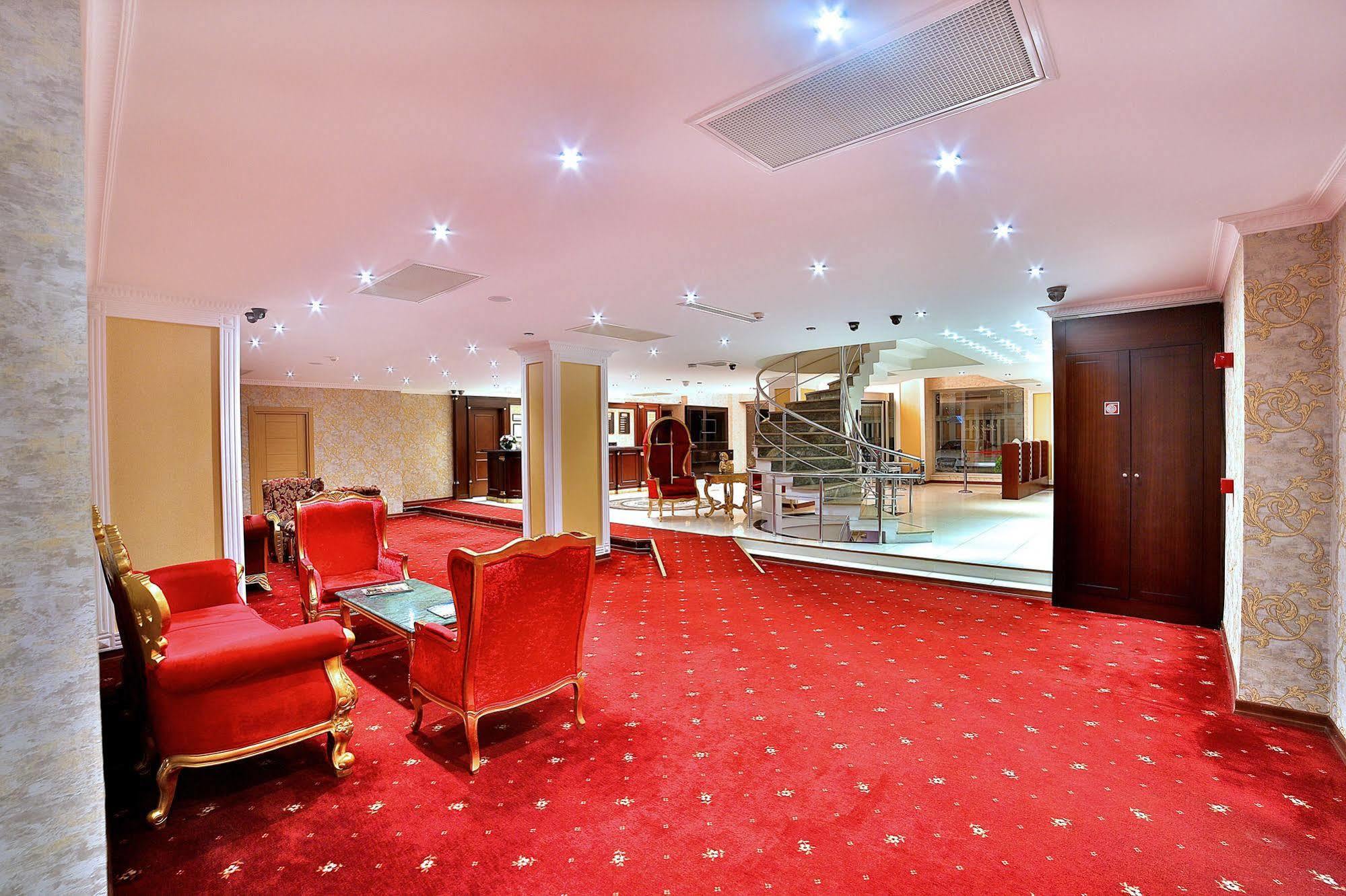Lady Diana Hotel