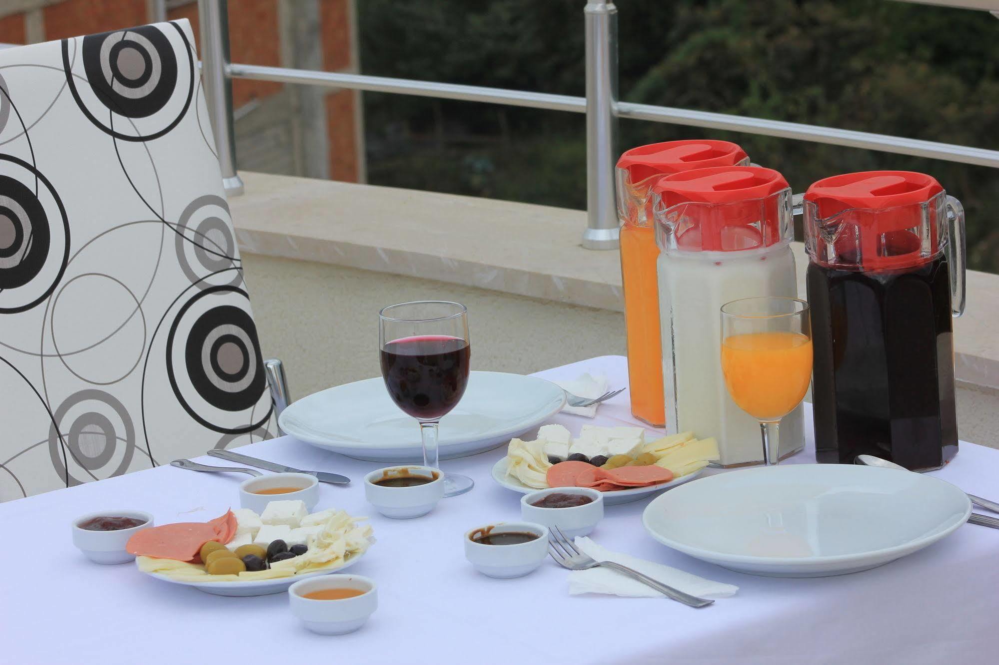 Royal Life Aparthotel 2*