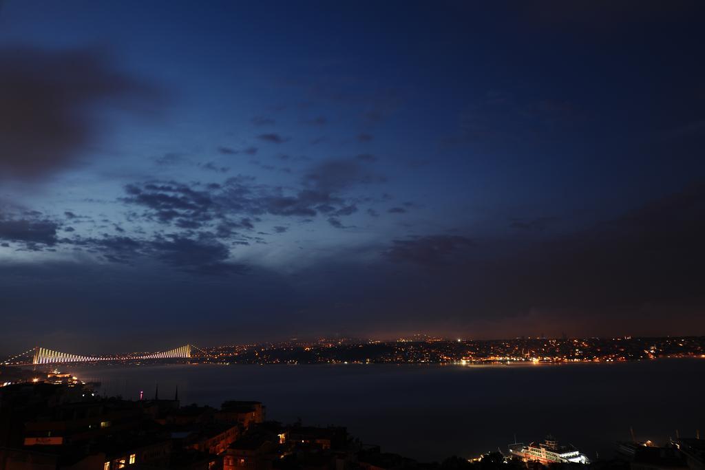 Maroon Bosphorus 5*