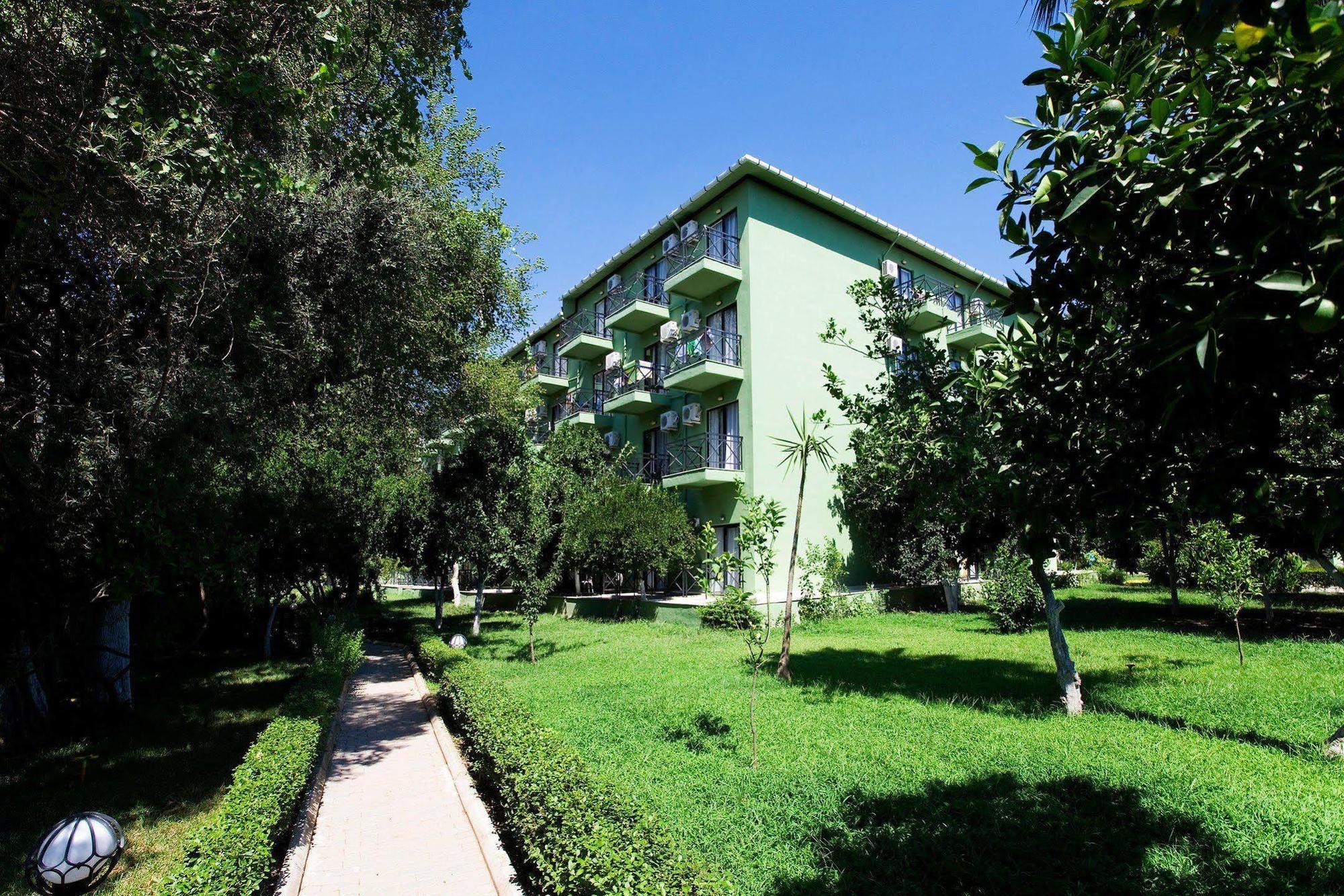 Larissa Garden