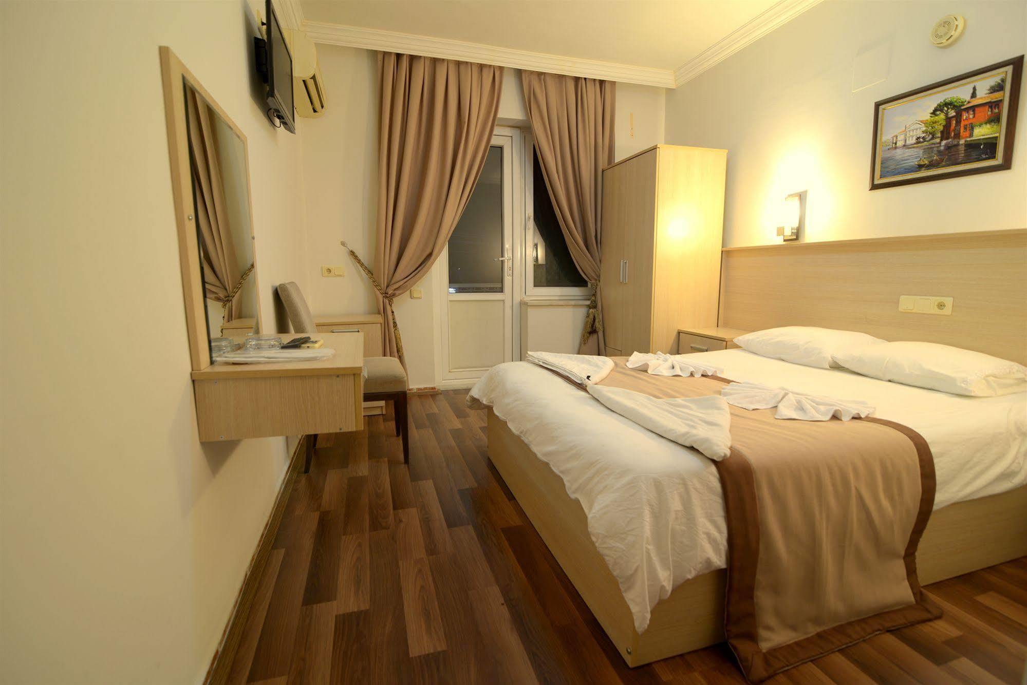 Royal Hotel 3*