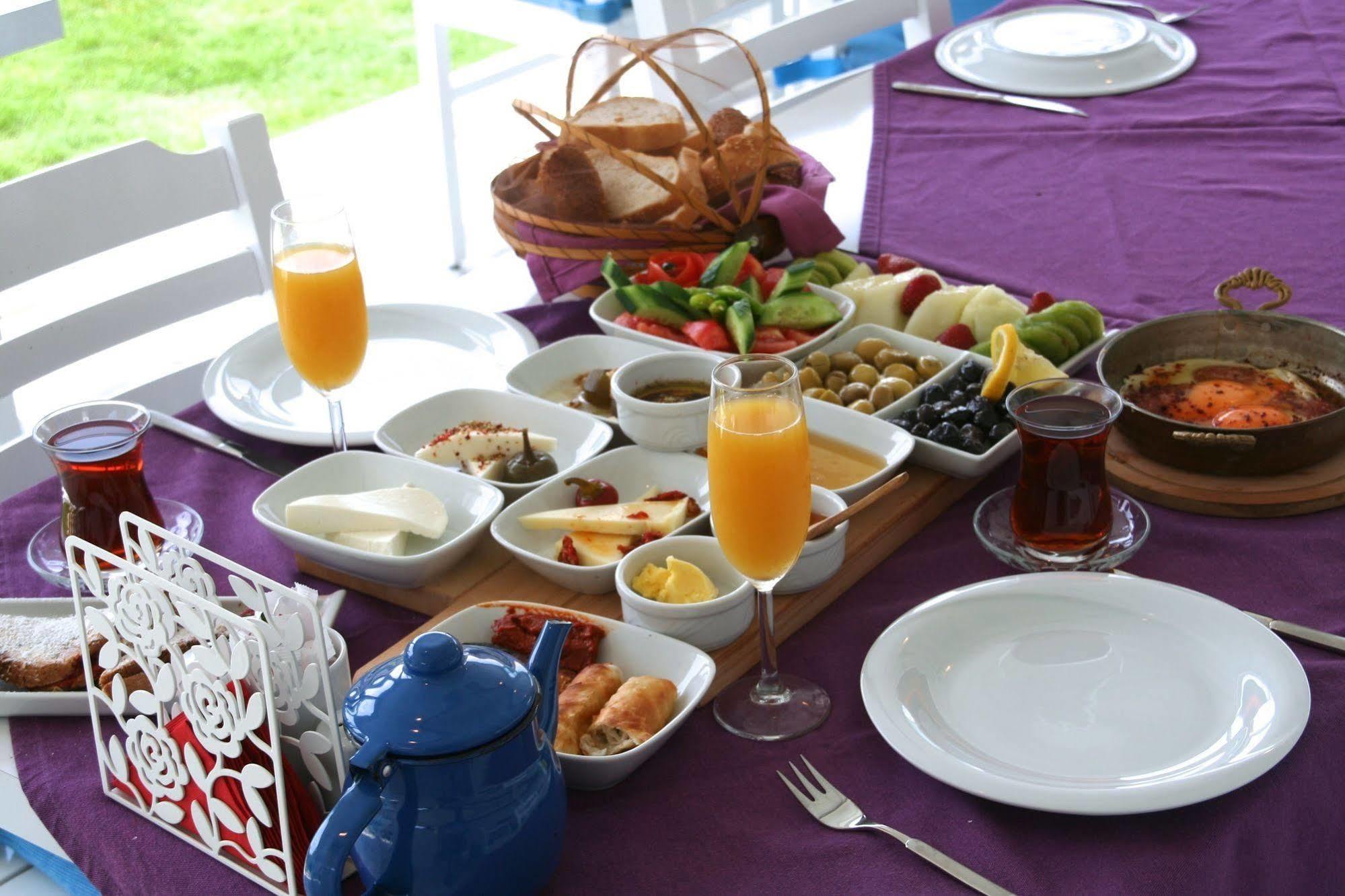 Yasemin (adults Only) 3*
