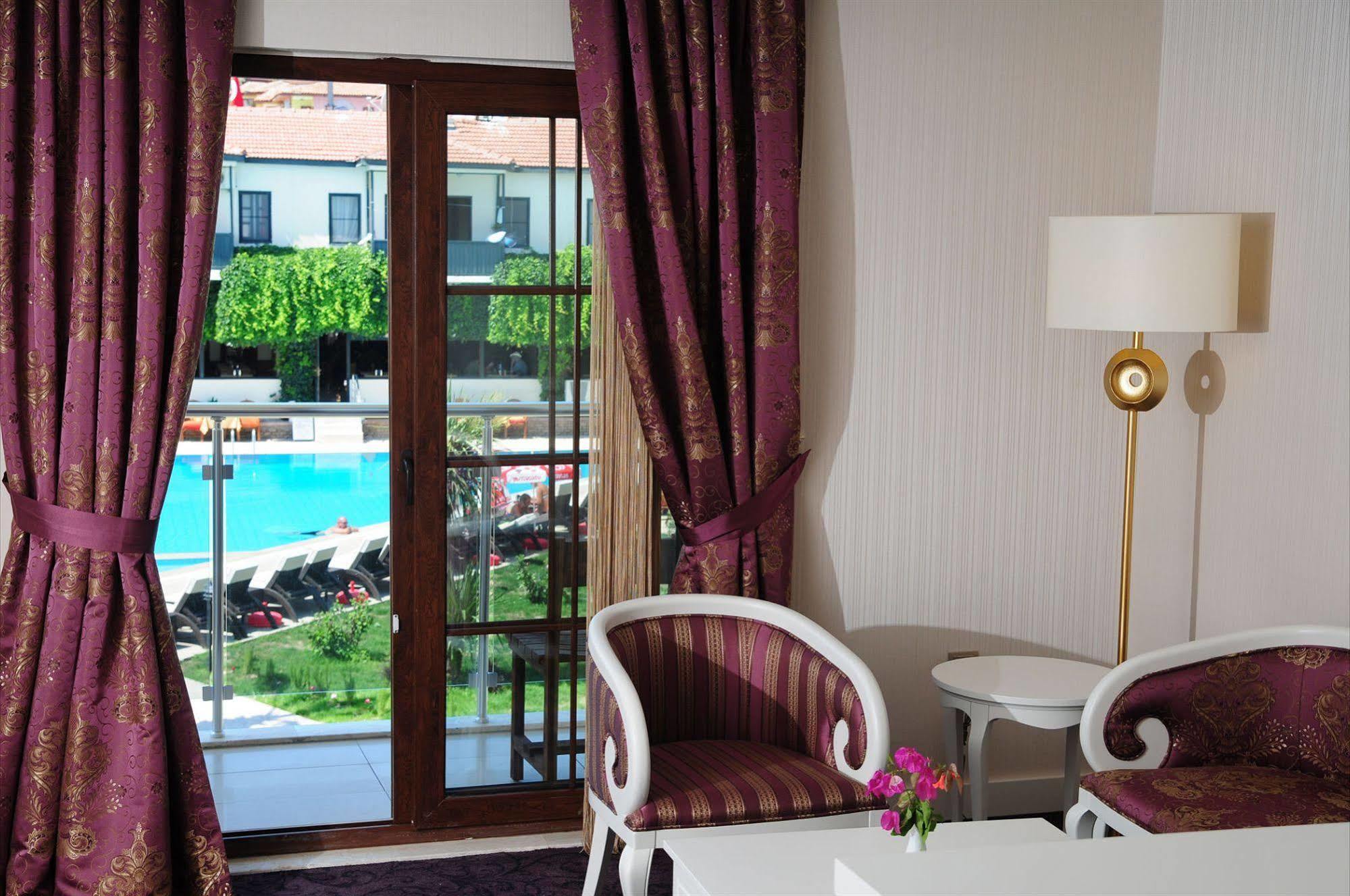 Hotel Deluxe 4*