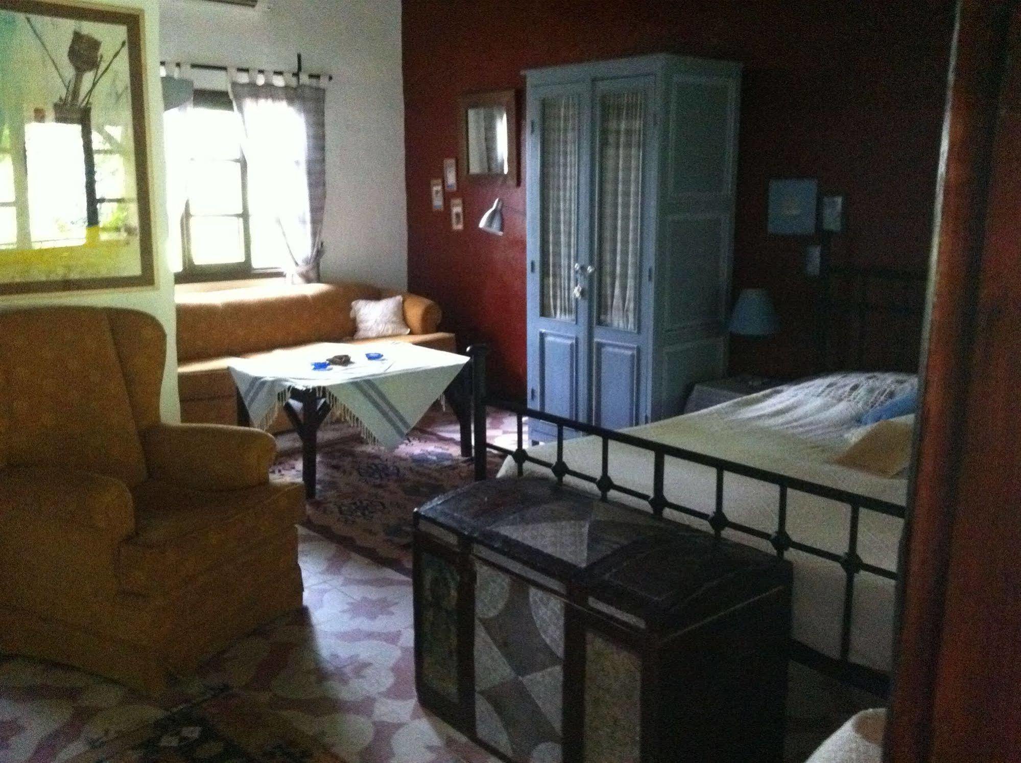 Bakkhos Guest house