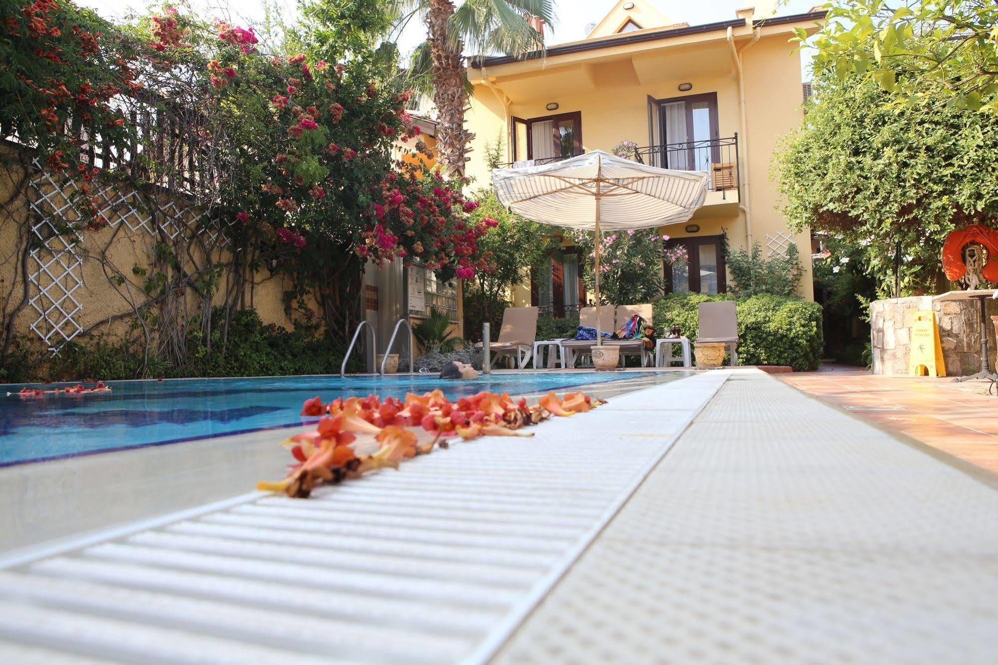 Danlin Hotel 2*