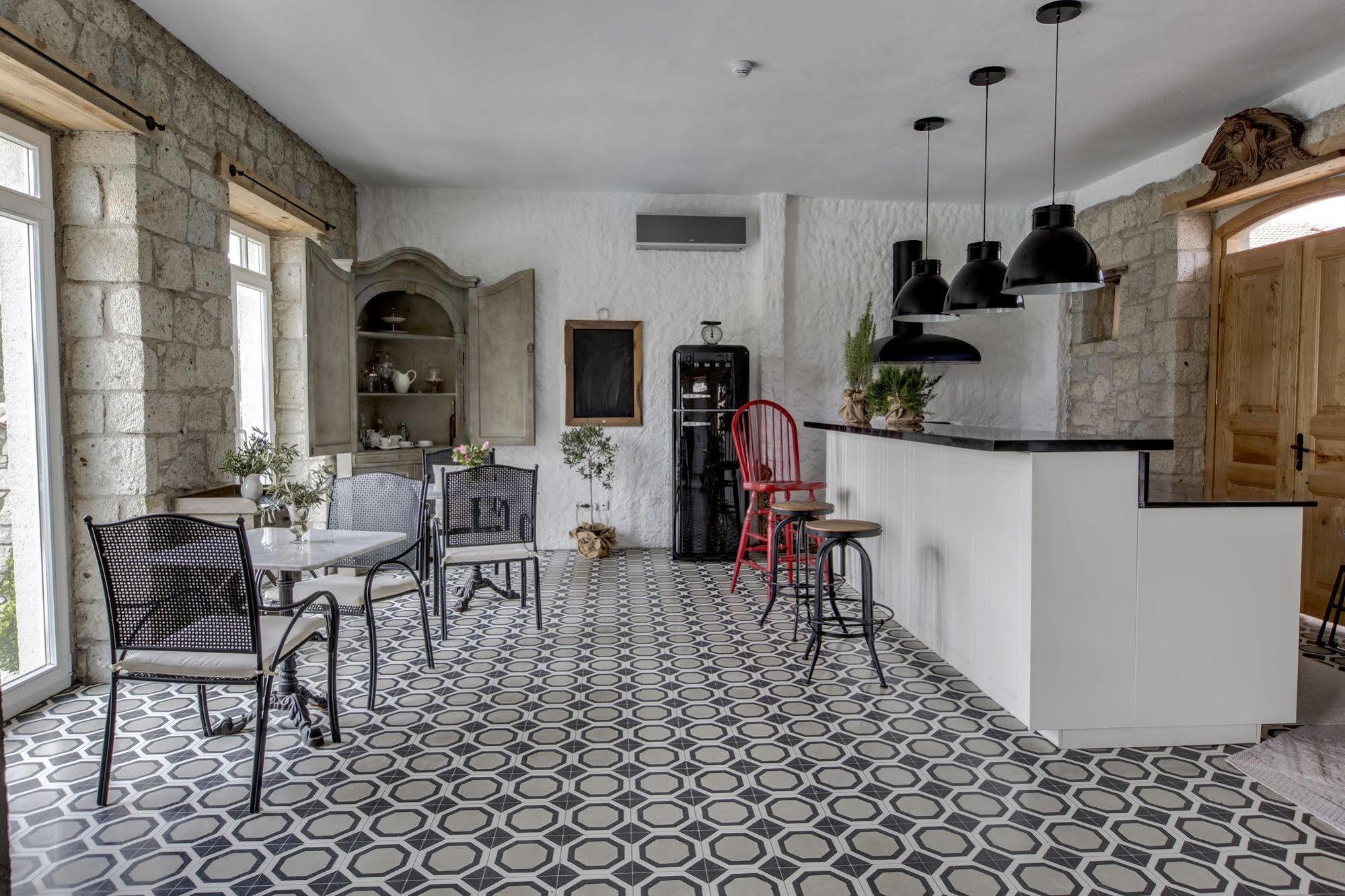 Casa Bella +12