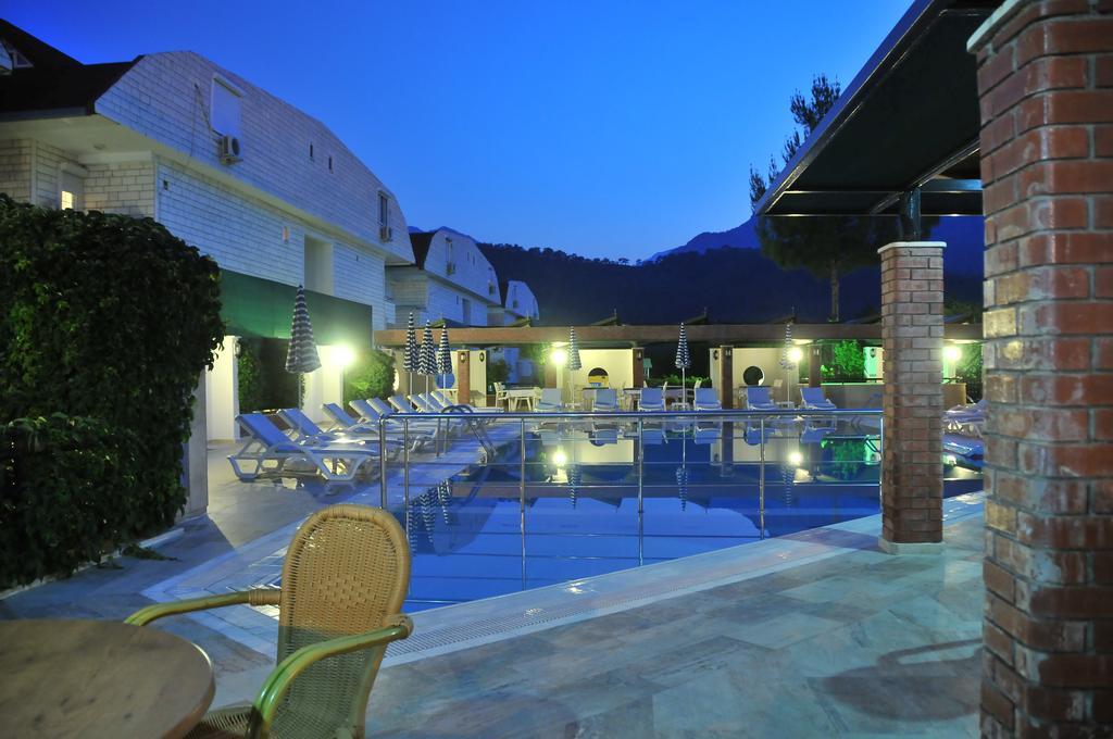 Hotel Feronia Hills