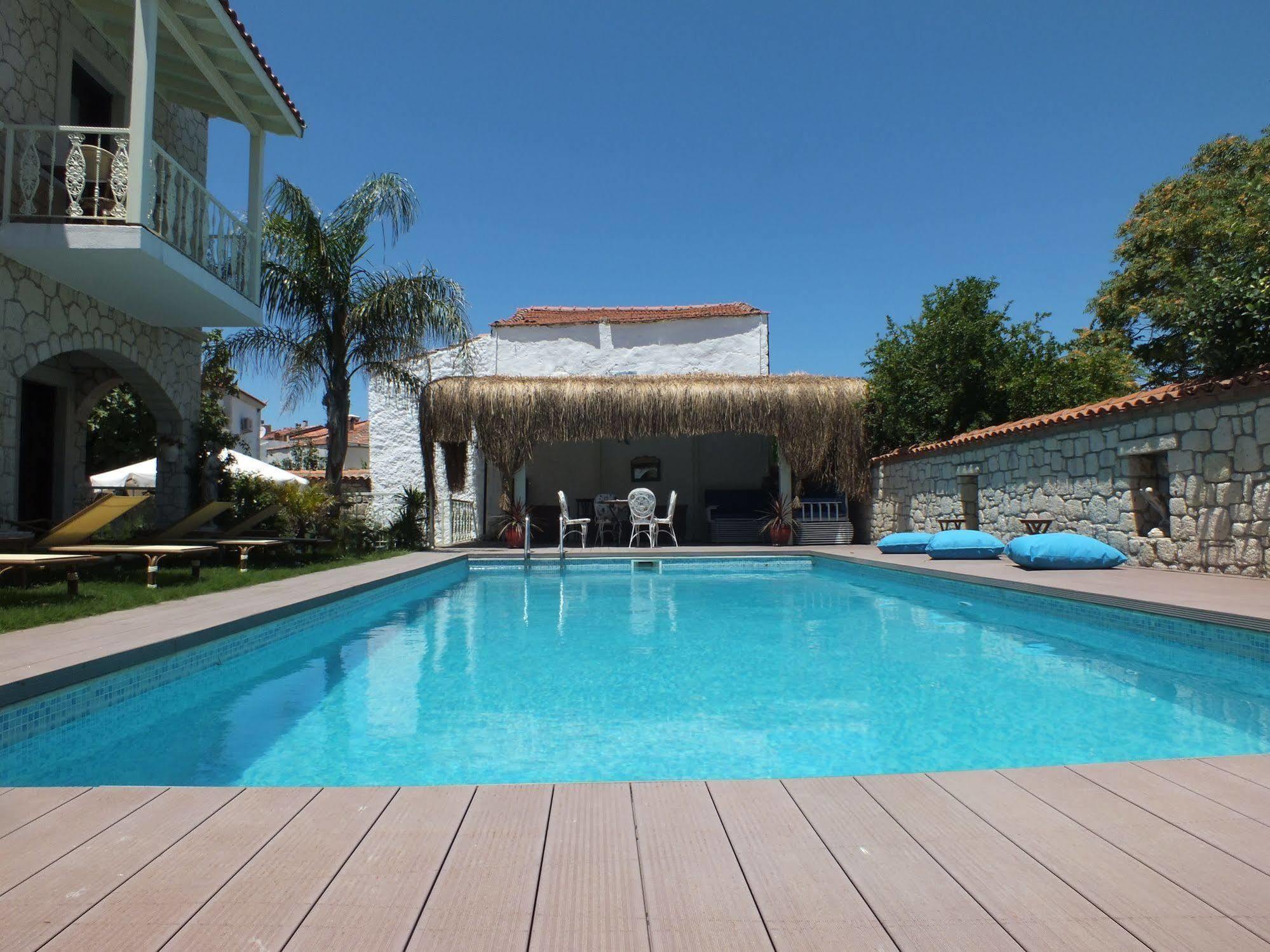 Nobela Hotel 2*