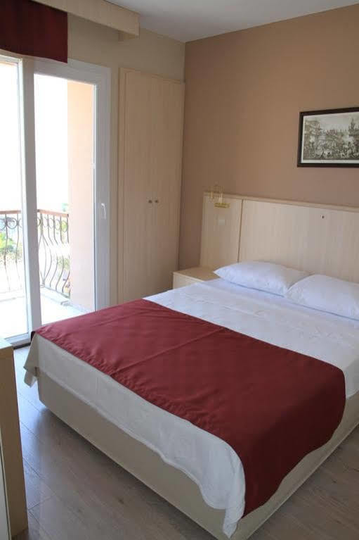 Ileri & Aparthotel