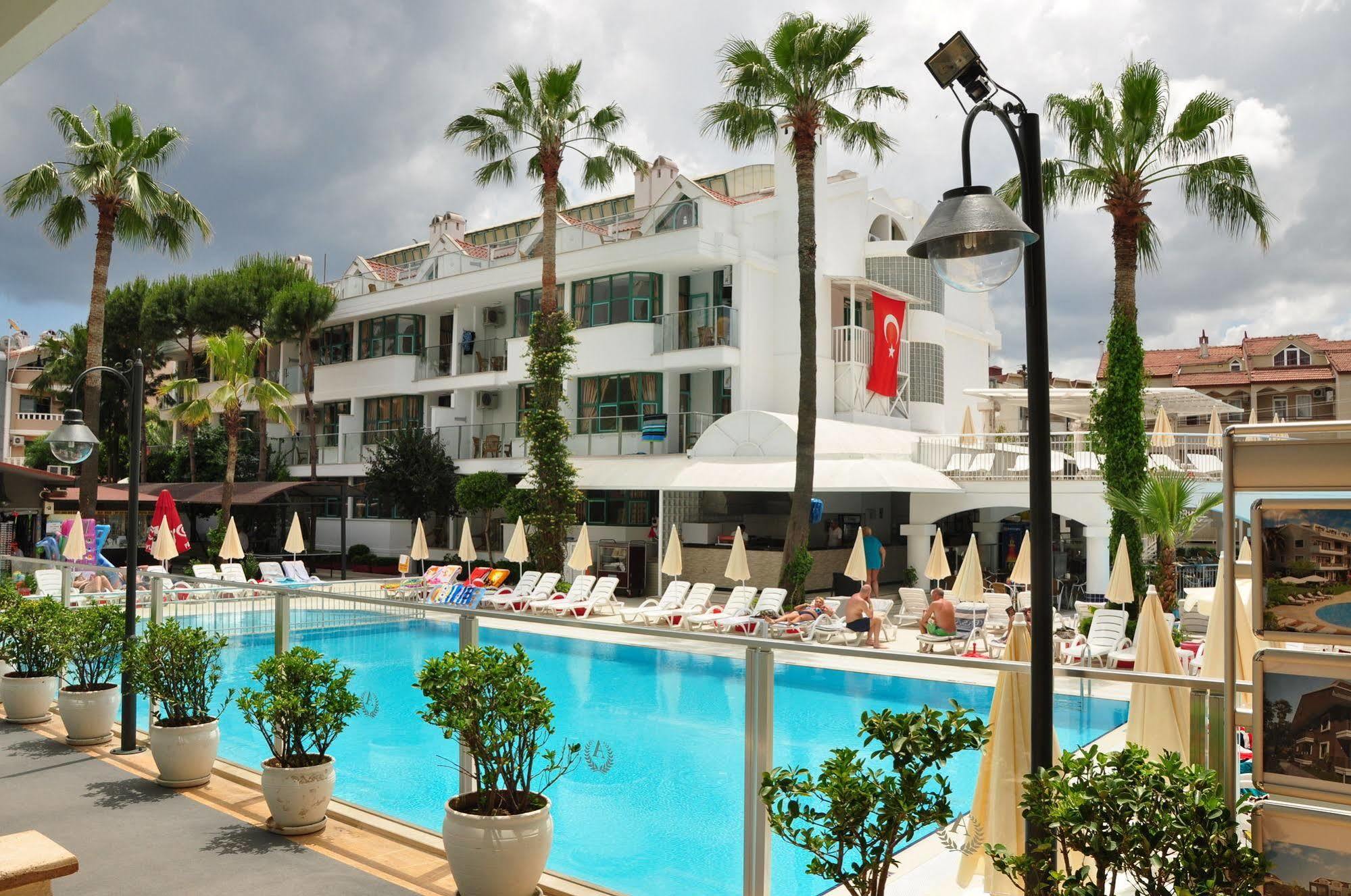 Club Atrium & Hotel