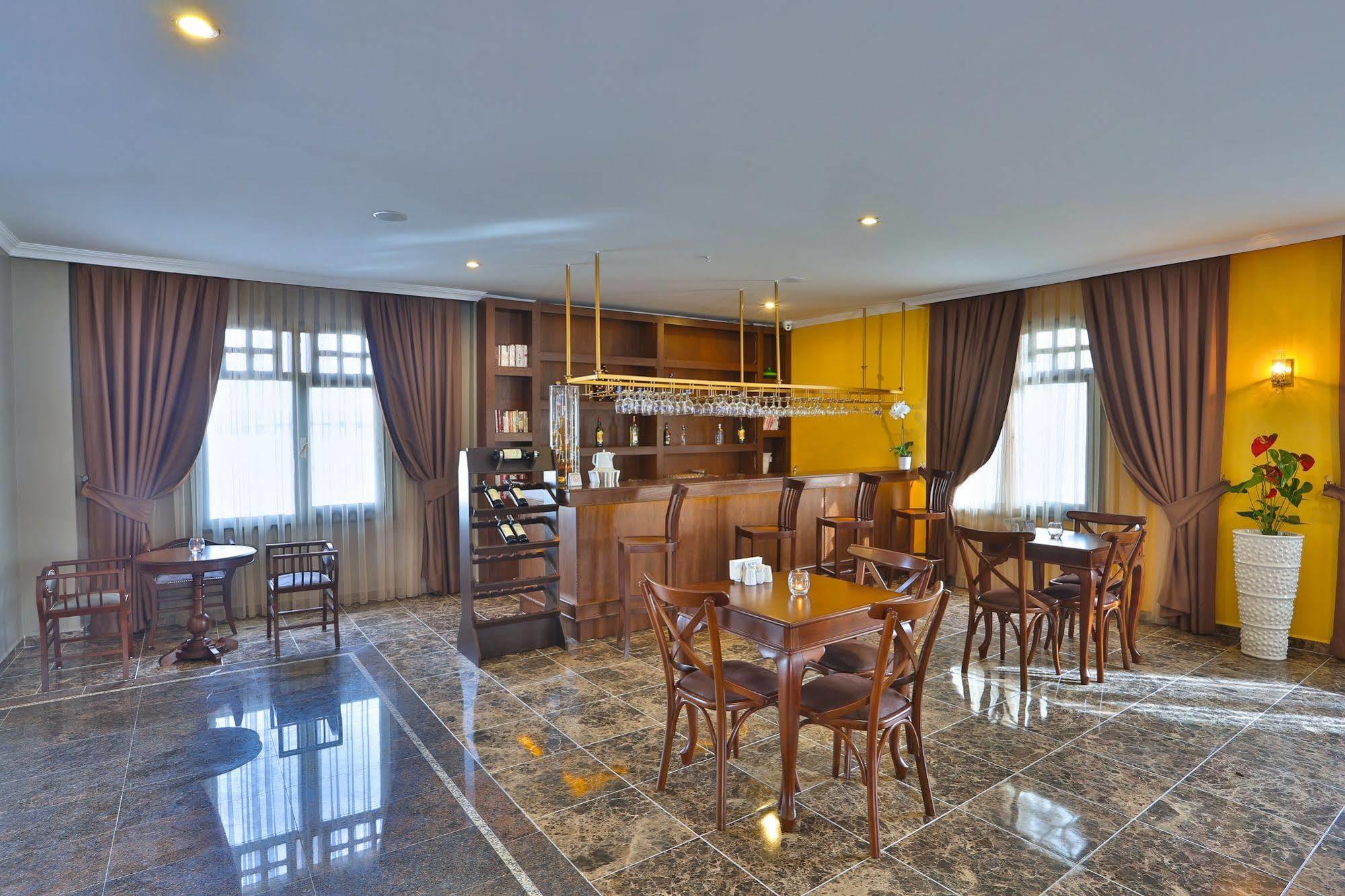 Hotel Bon & 4*