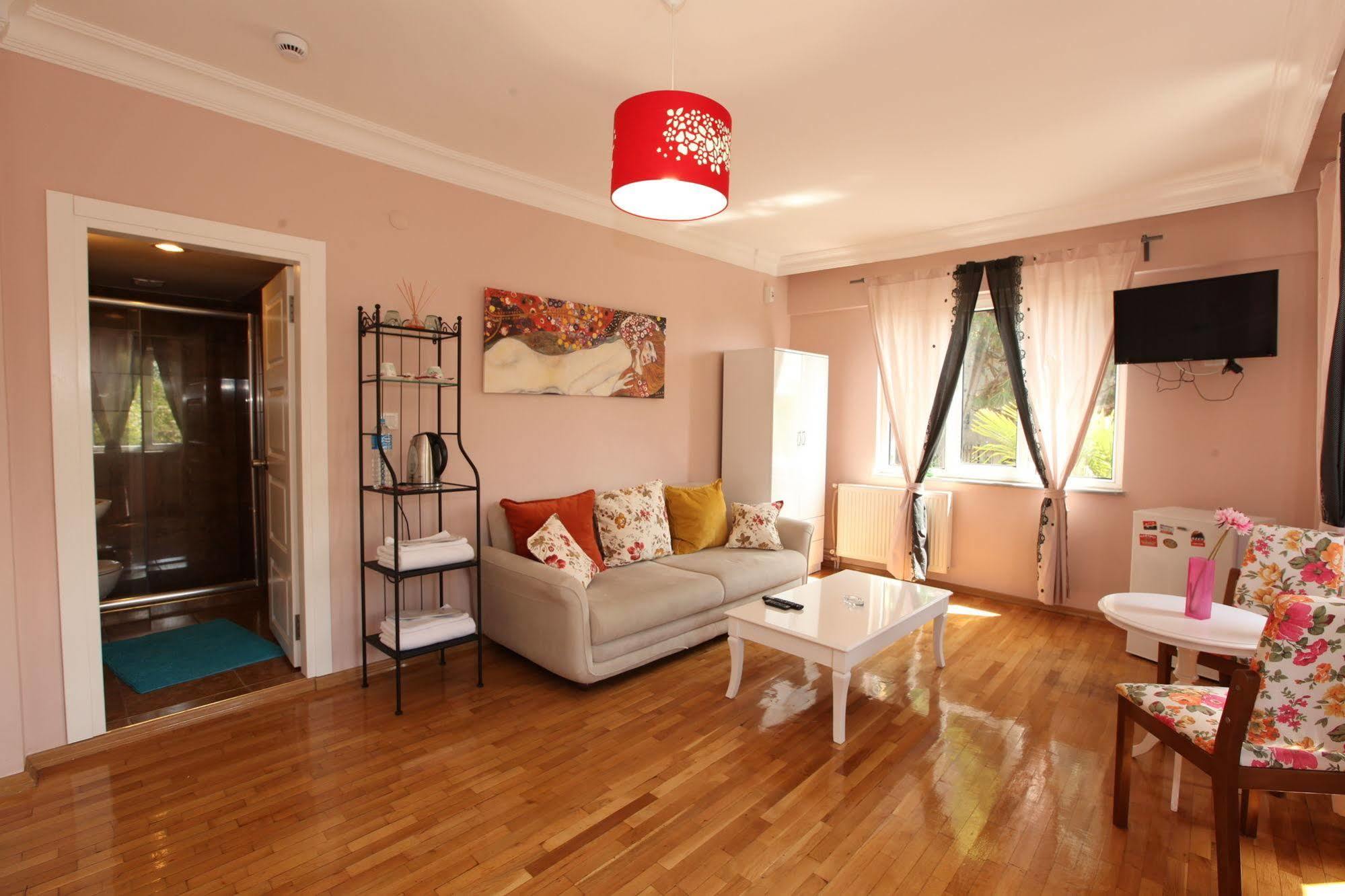 Yesim Suites Bed & Breakfast 3*