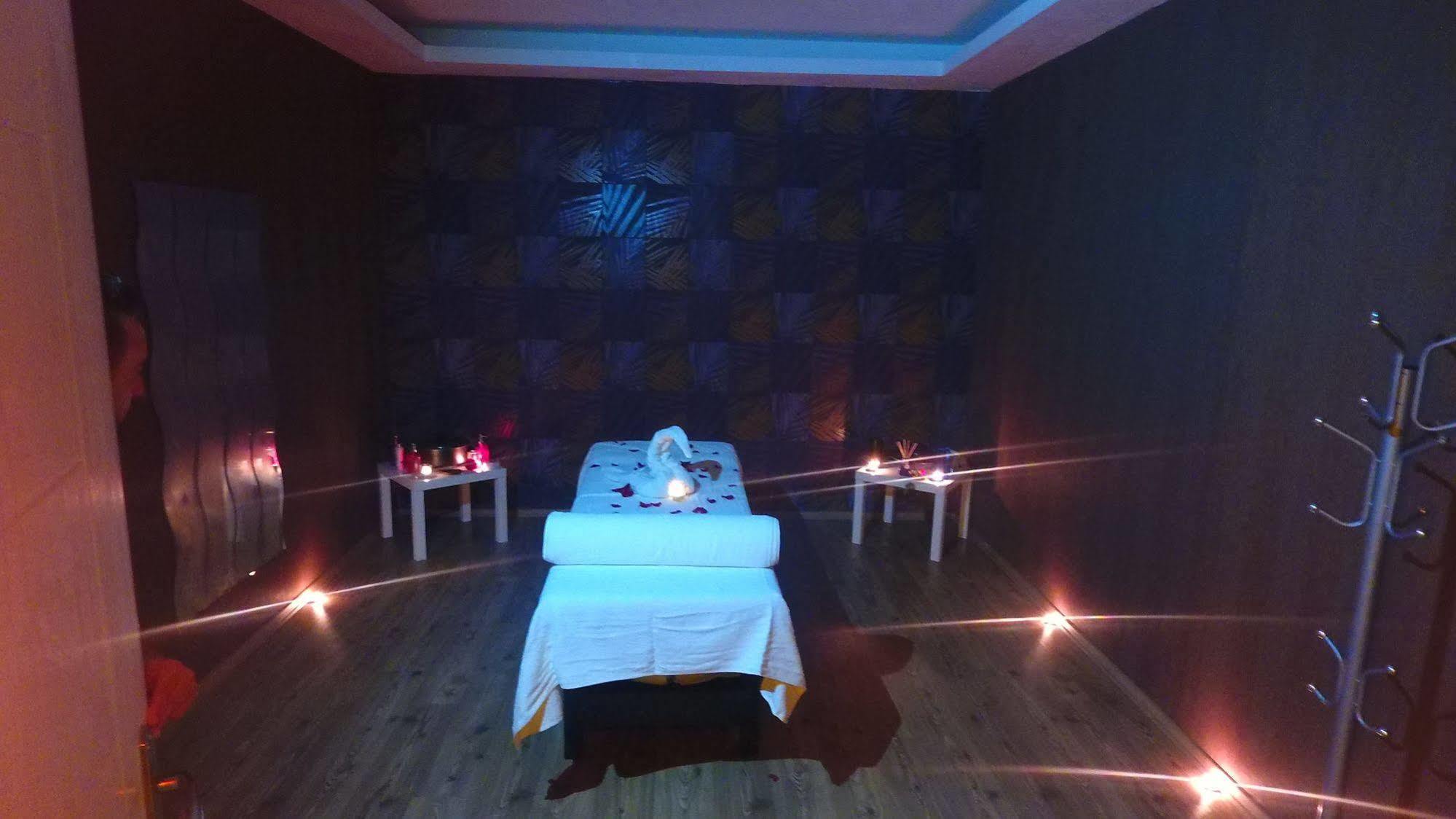 Mourouj Gloria White Palace &