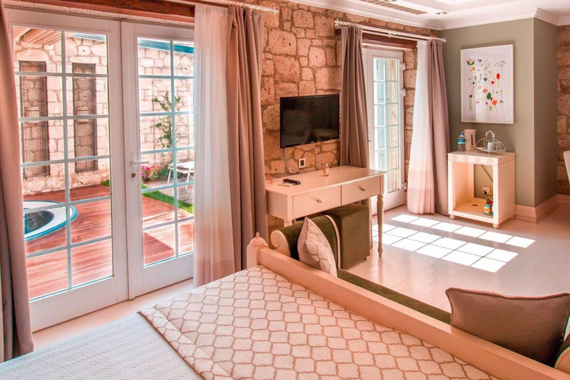 Ala - Special Category (adults Only) 4*