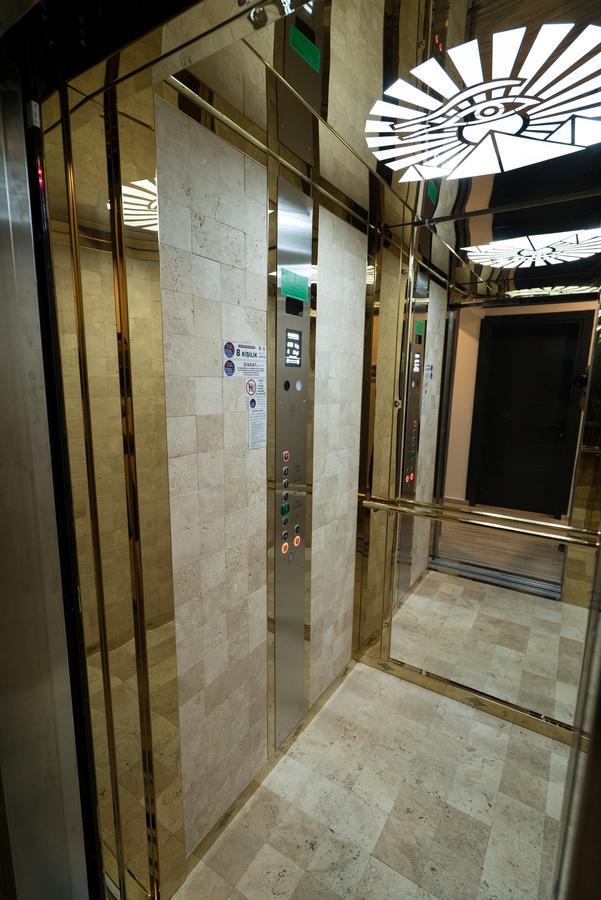 8 Hotel *