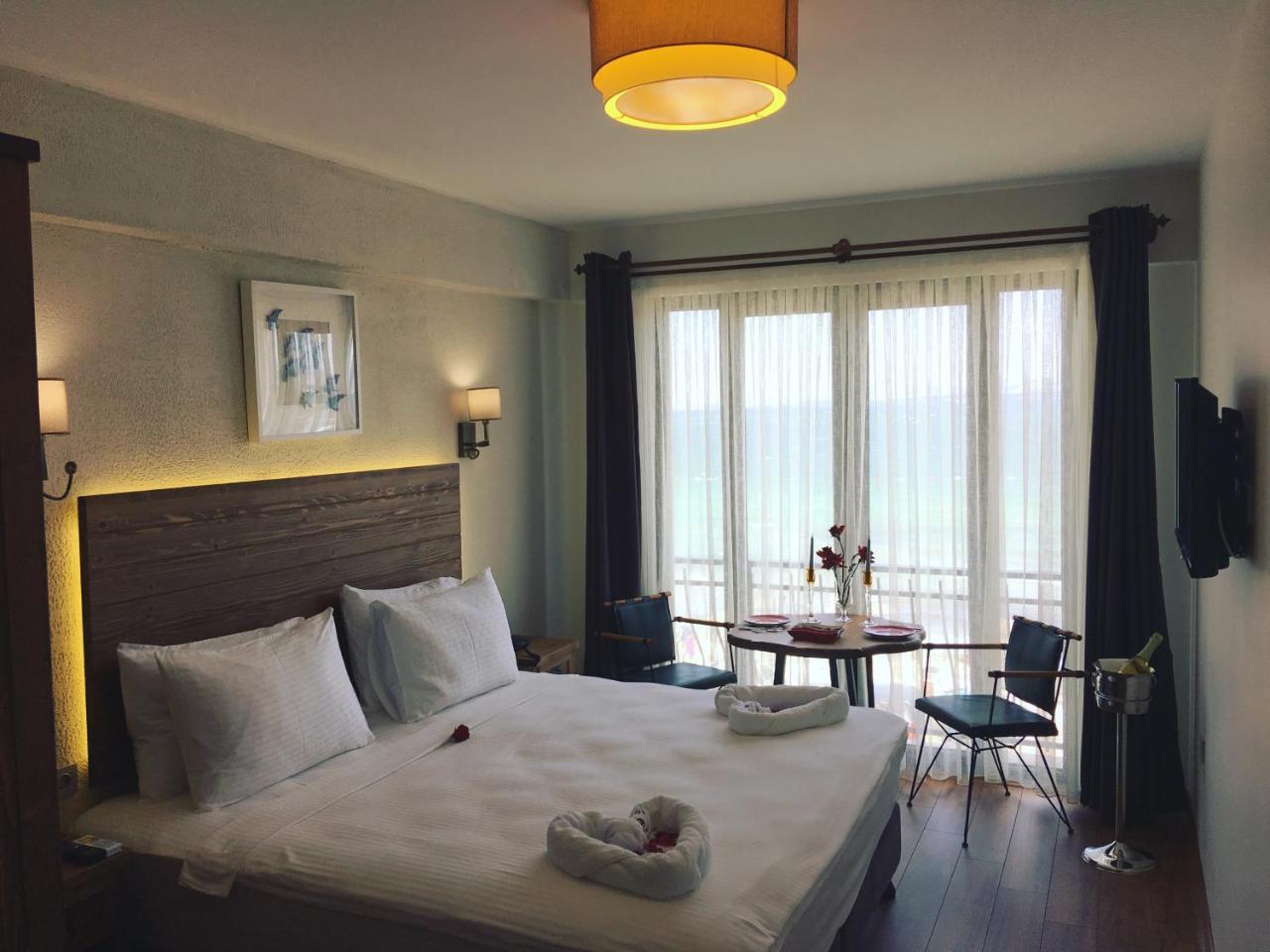 8 Hotel