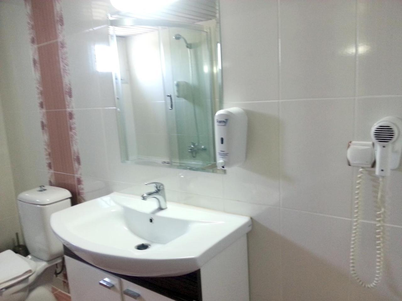 Iyonya Hotel