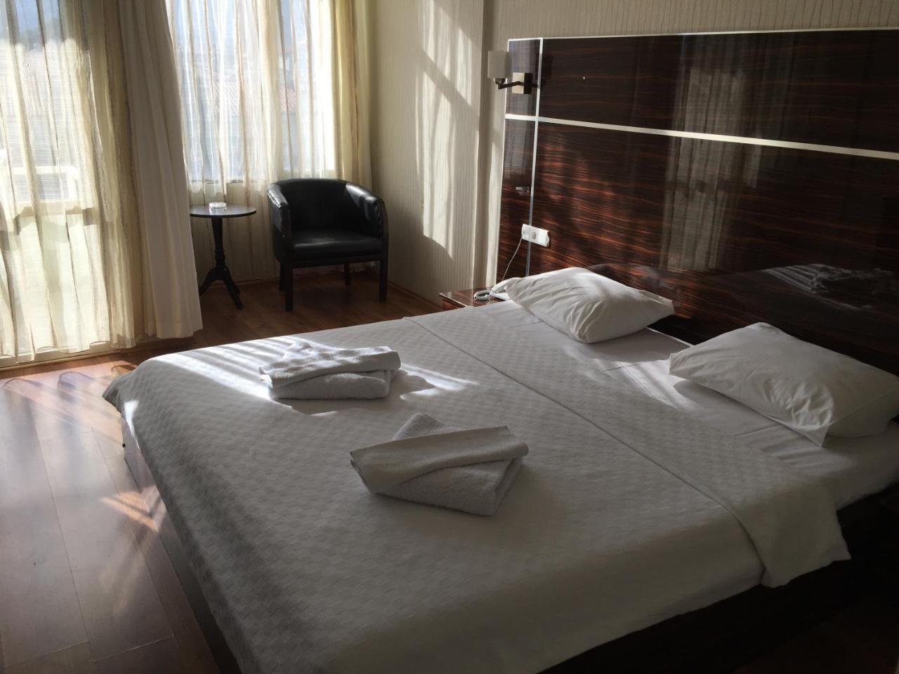 Hotel Iyonya *