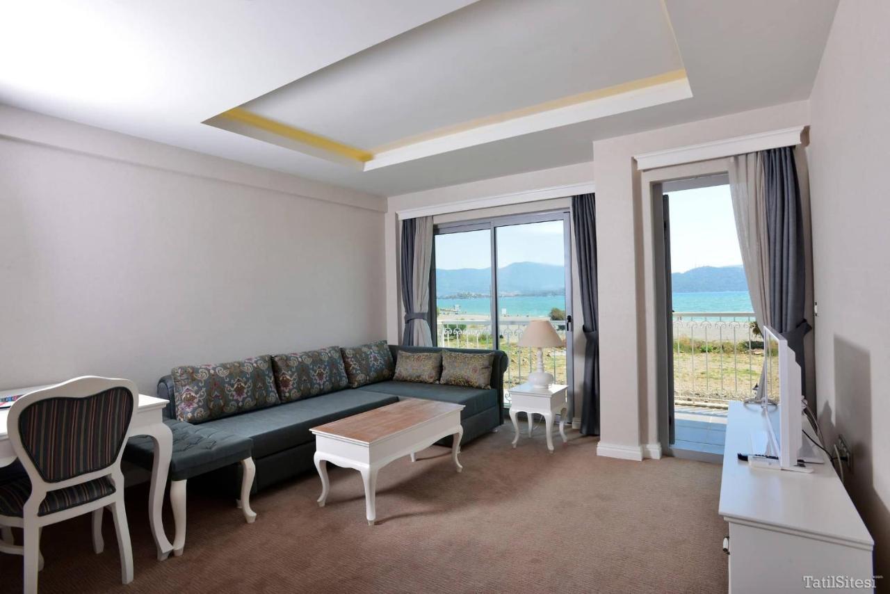Daphne C Blok Apartment
