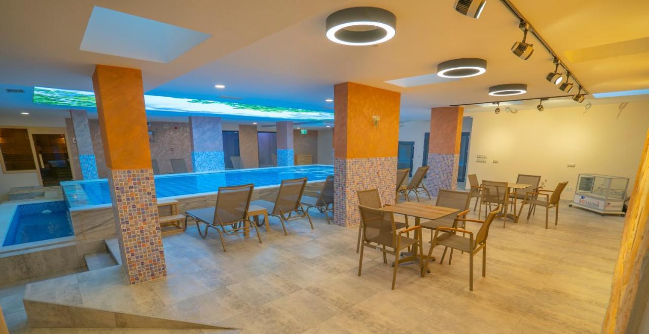 Live Hotel
