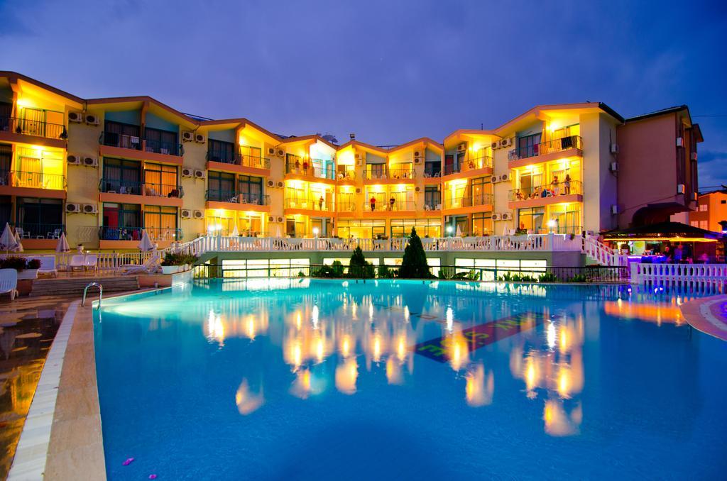 Hotel Clover Magic Park Side