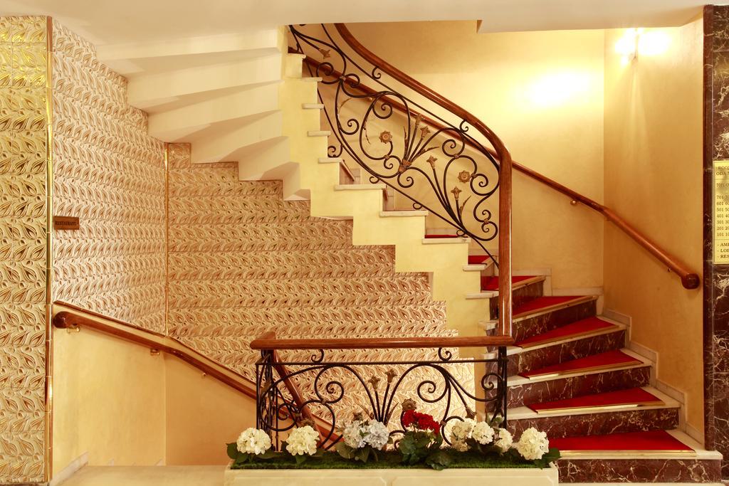 Hotel Elan Pera 3*