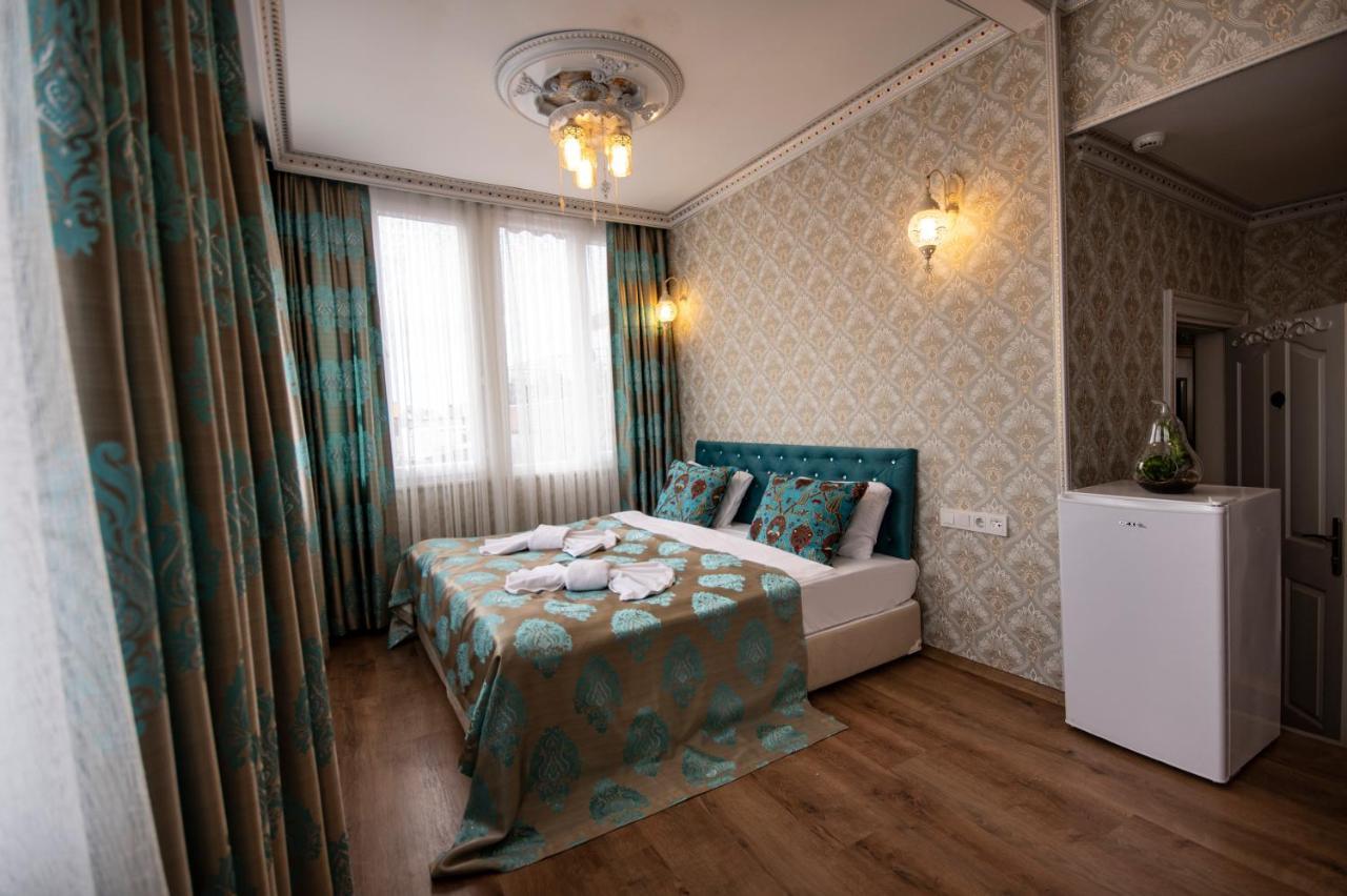 Paris Garden Bed & Breakfast