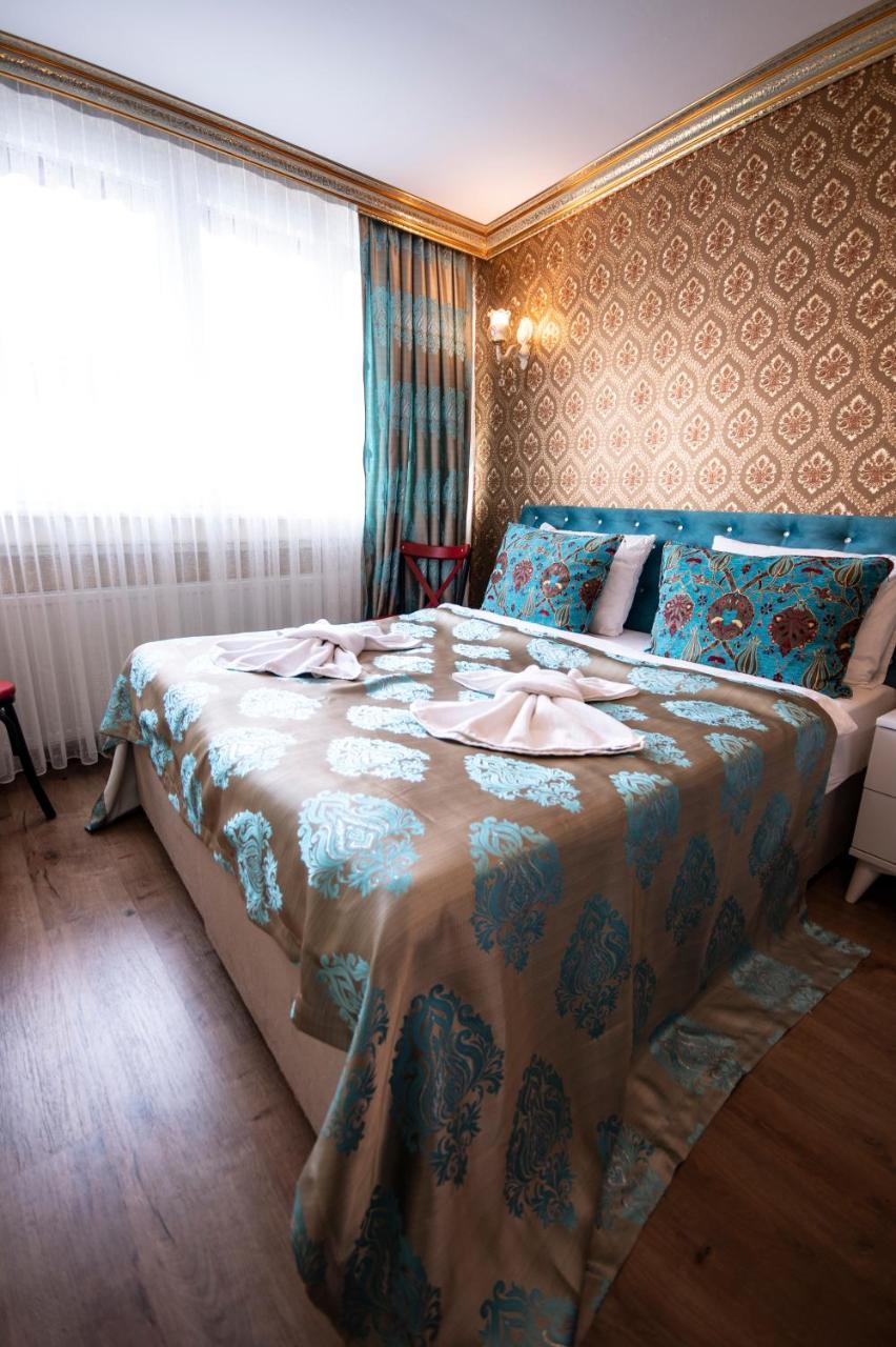 Paris Garden Bed & Breakfast 3*