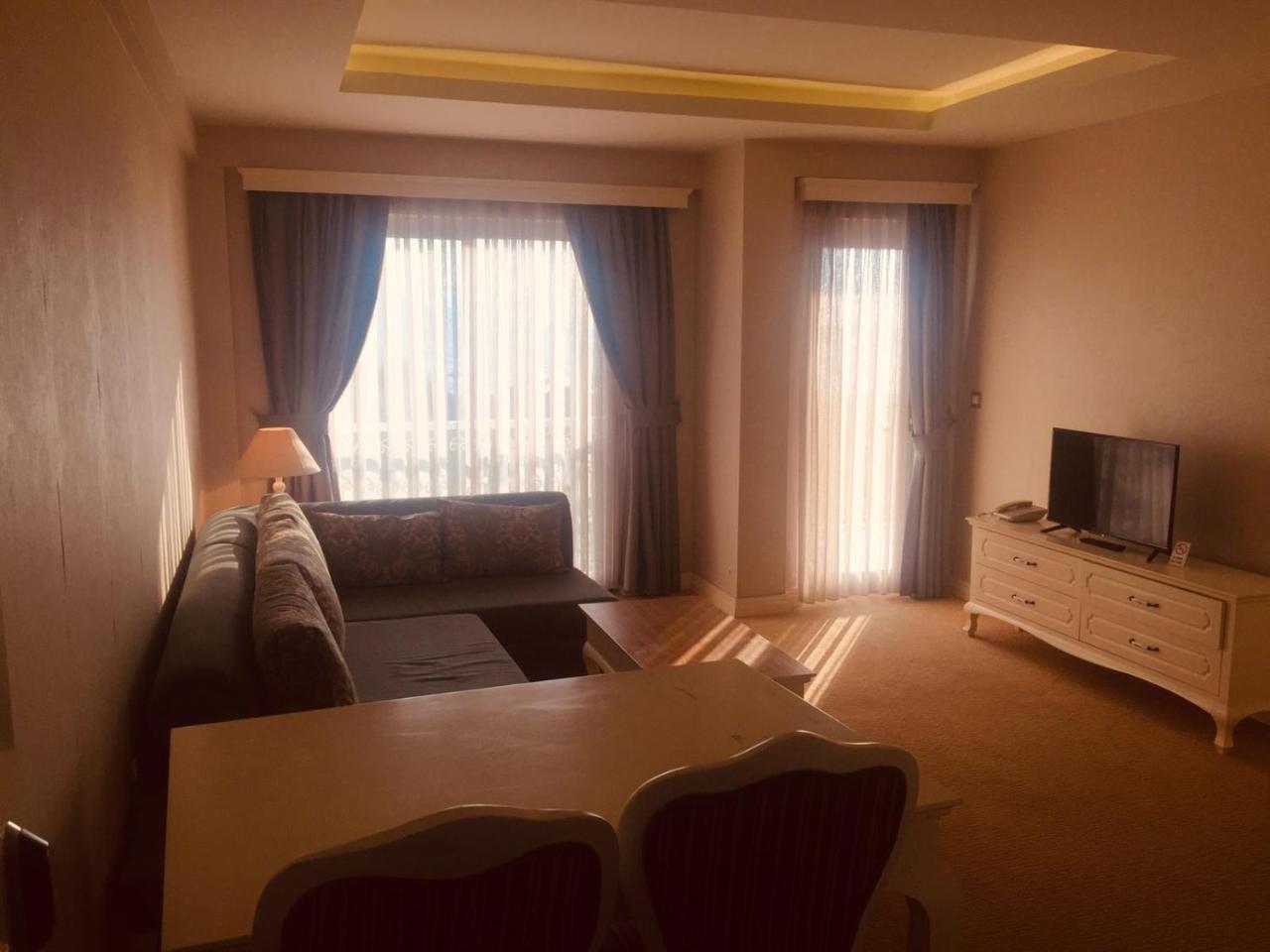 Daphne C Blok Apartment