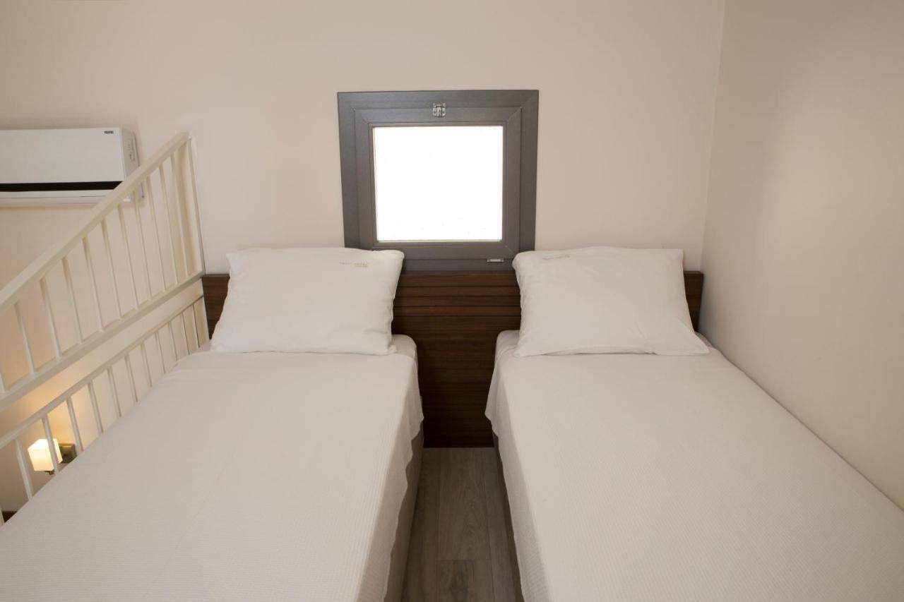 Hotel Neopol 3*