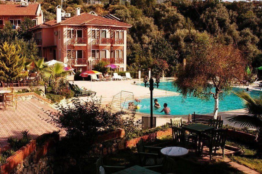 Hotel Club Pink Palace 3*