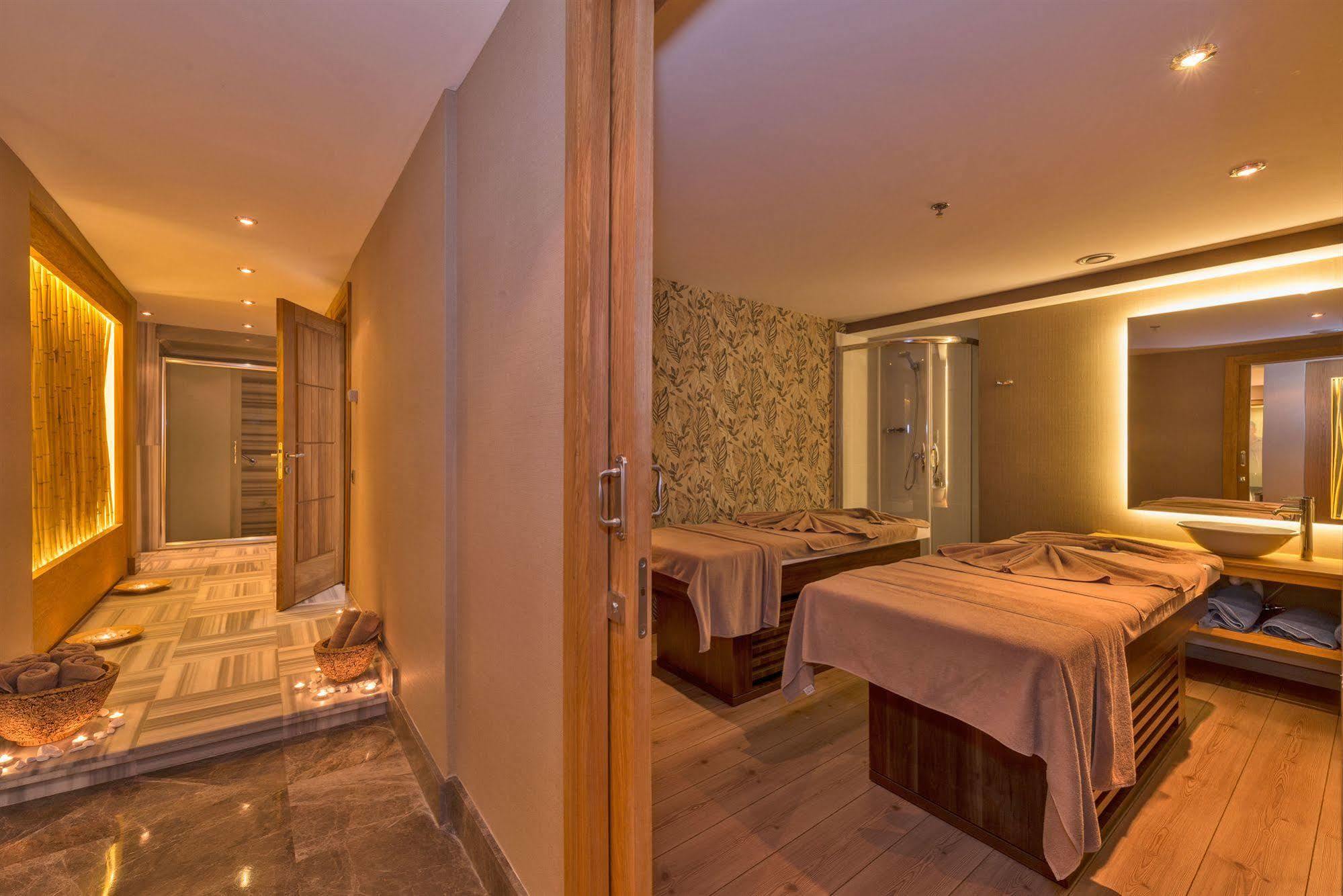 Dora Hotel 4*
