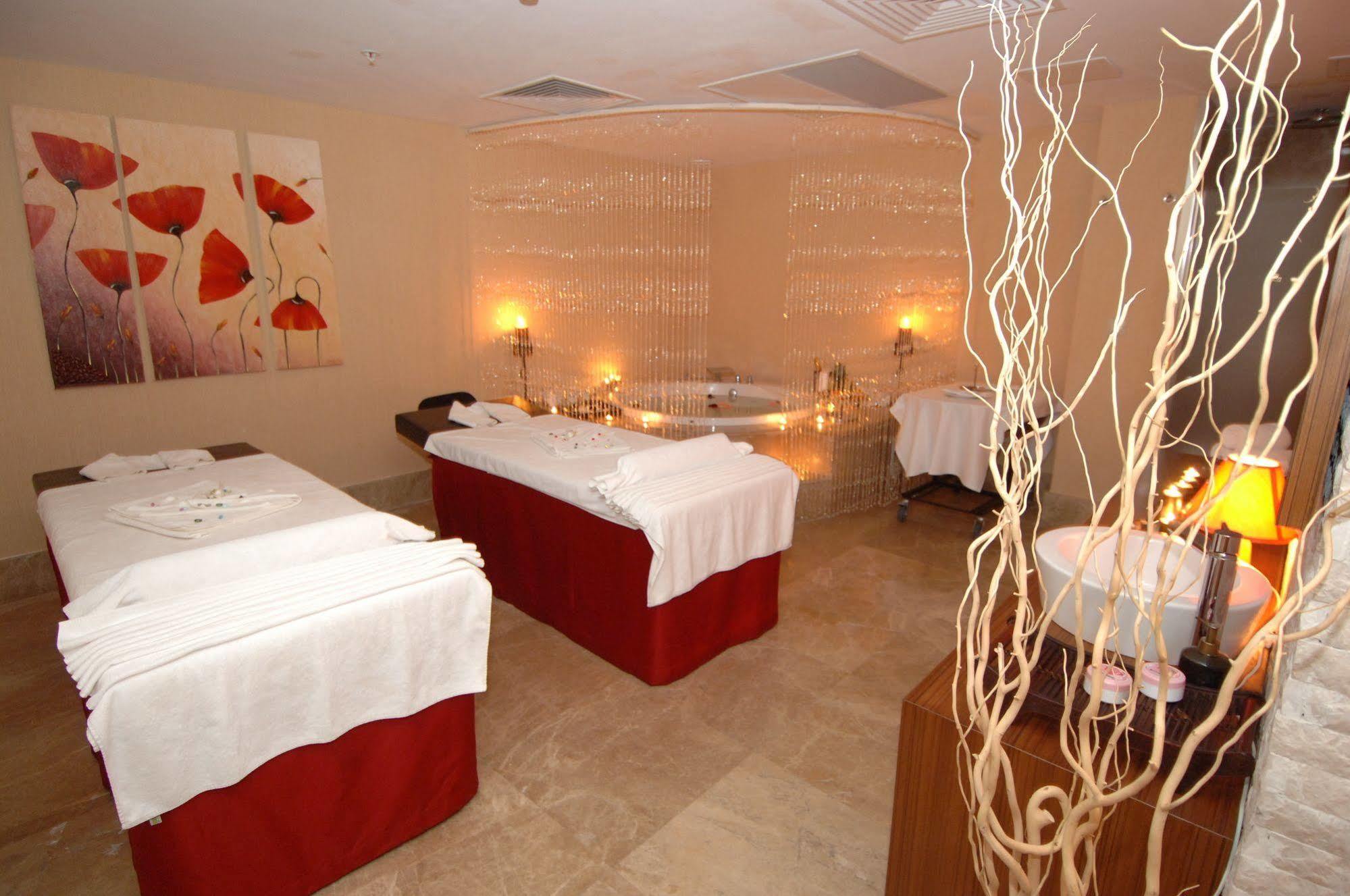 Grand Convention Center Hotel