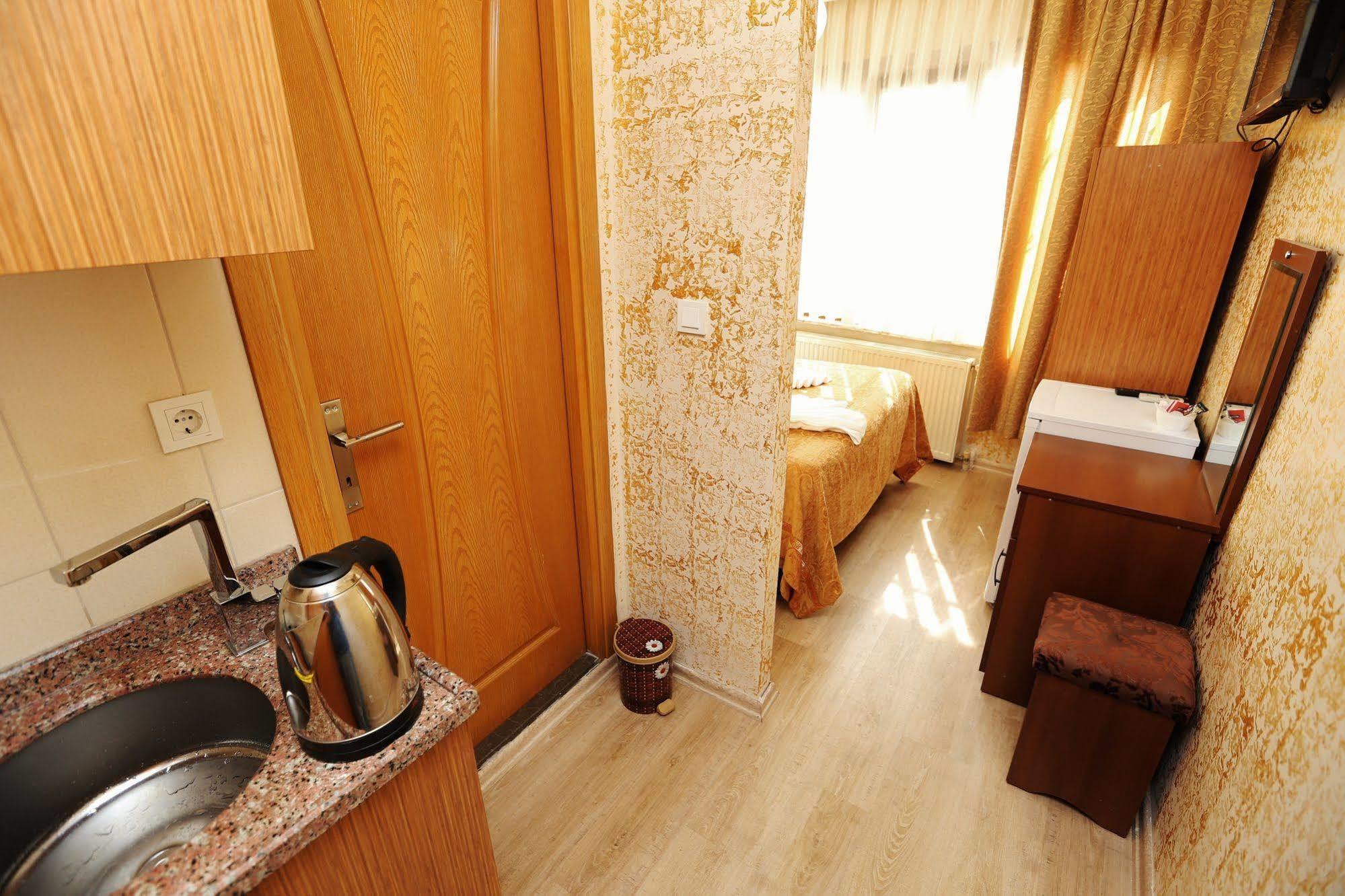 Camelot Apartment *