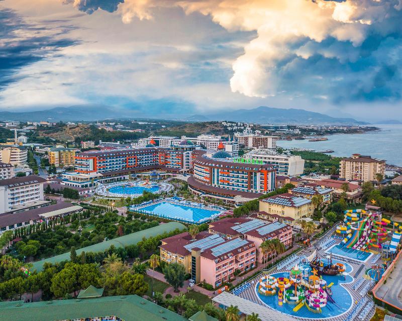 Resort Lonicera World 4*