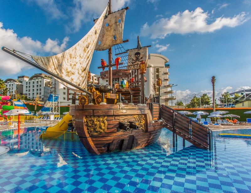 Resort Lonicera World 4*