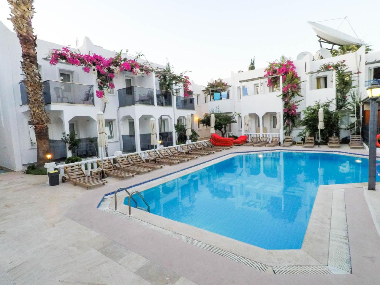 Hotel The Hello 3*