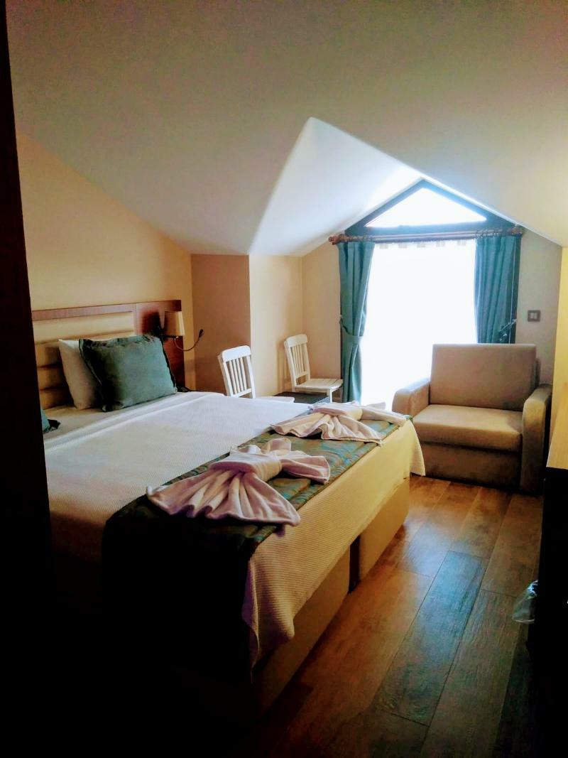 Live Hotel